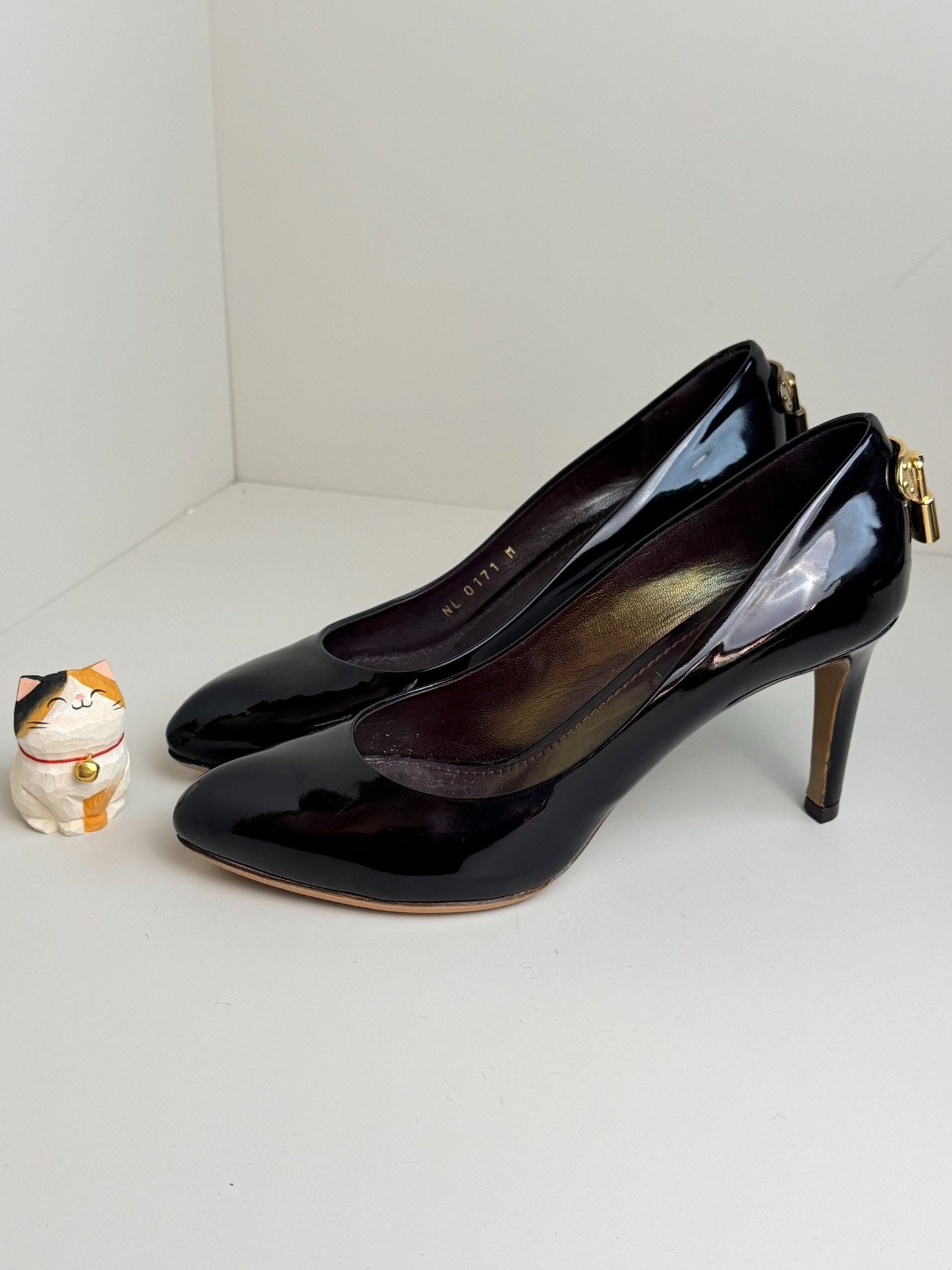 Louis Vuitton Louis Vuitton Patent Lowtop Sneakers us_5-5 Women Size US 5.5 / IT 35.5 - 3 Thumbnail