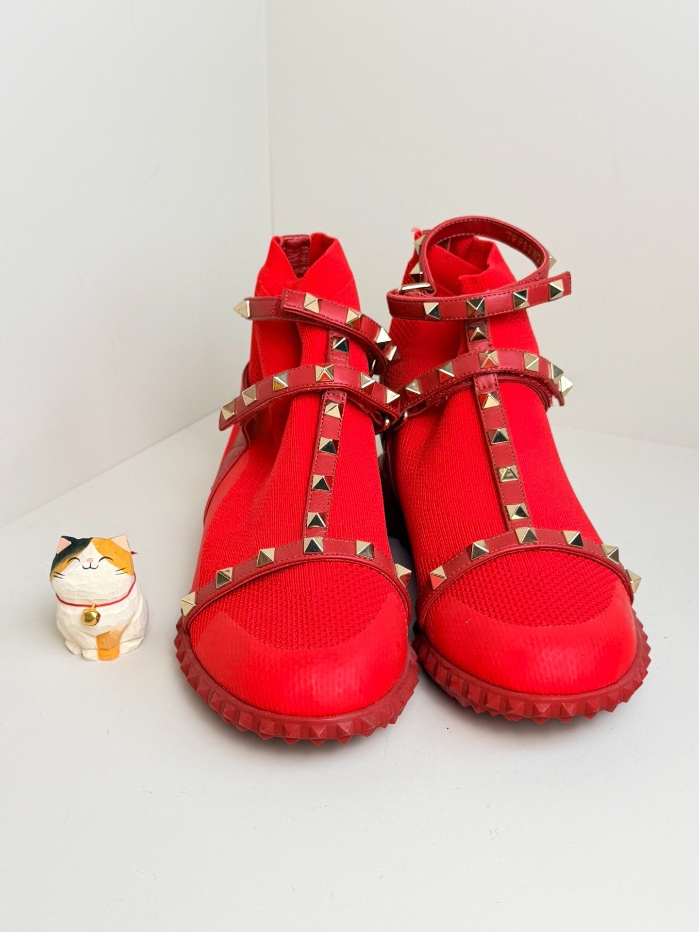 Valentino Valentino Hitop Sneakers us_7 Women Size US 7 / IT 37 - 2 Thumbnail