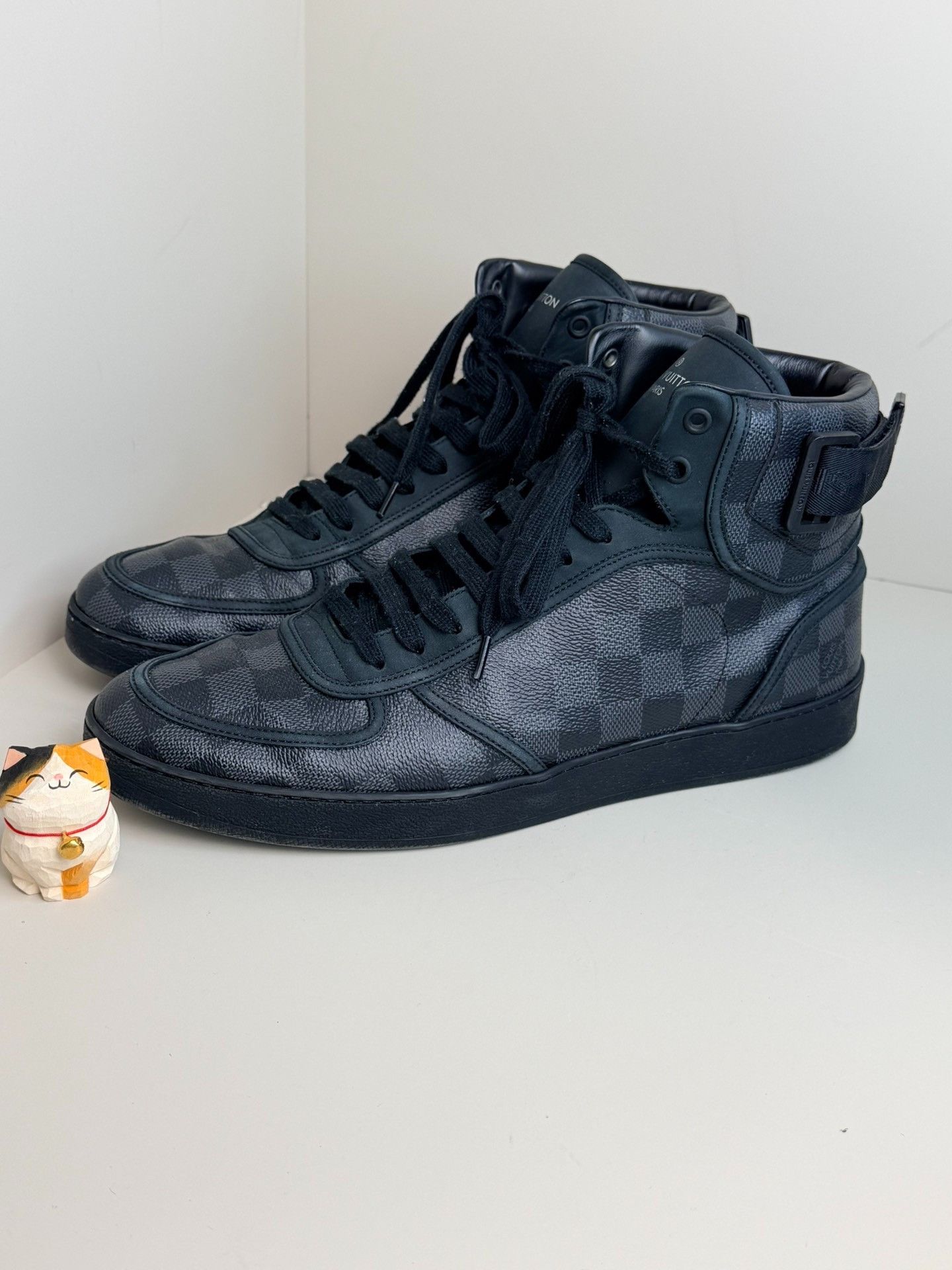 Louis Vuitton Louis Vuitton Gray Hitop Sneakers 10.5 Men Size US 10.5 / EU 43-44 - 3 Thumbnail