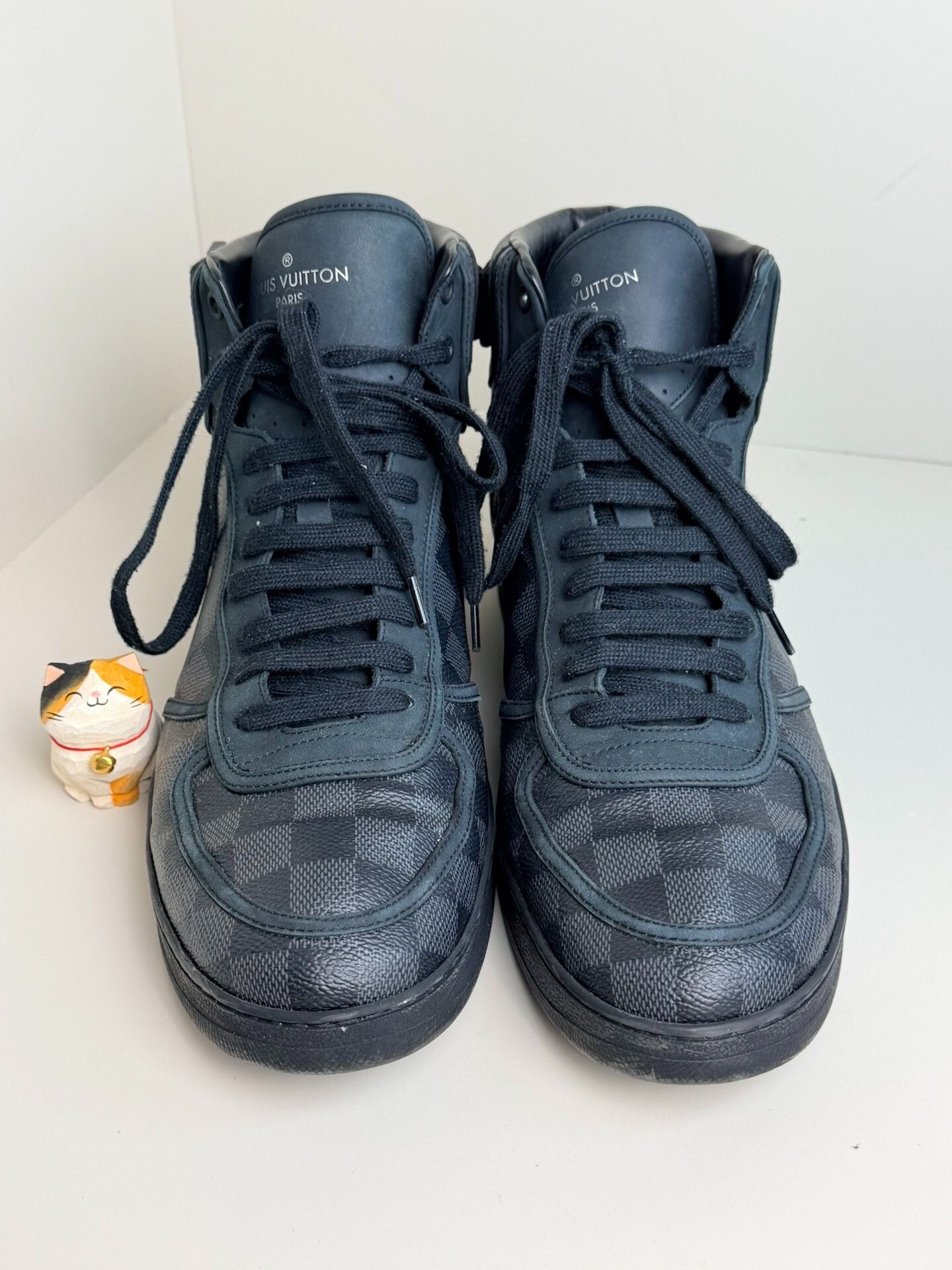 Louis Vuitton Louis Vuitton Gray Hitop Sneakers 10.5 Men Size US 10.5 / EU 43-44 - 2 Thumbnail