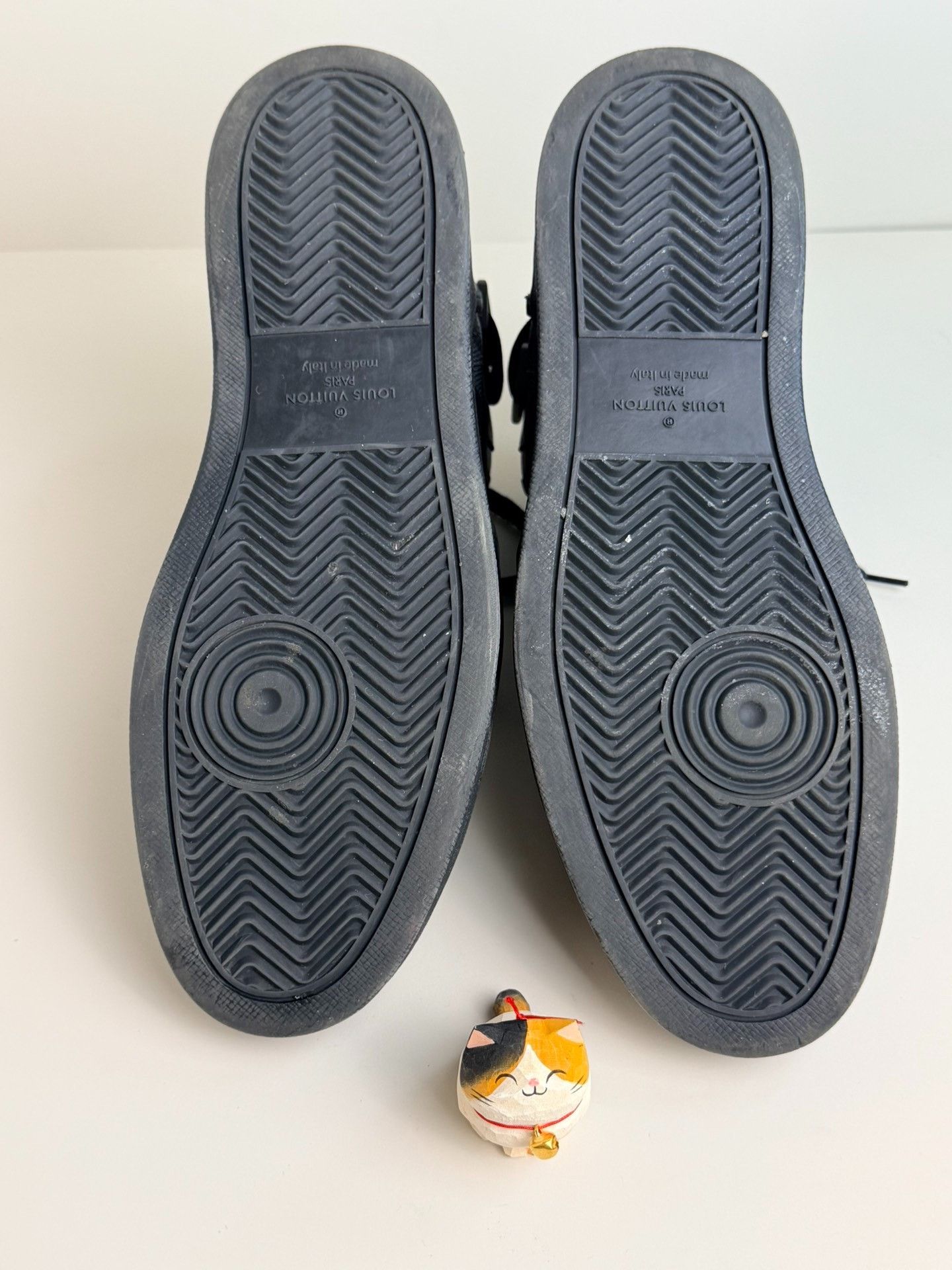 Louis Vuitton Louis Vuitton Gray Hitop Sneakers 10.5 Men Size US 10.5 / EU 43-44 - 6 Thumbnail