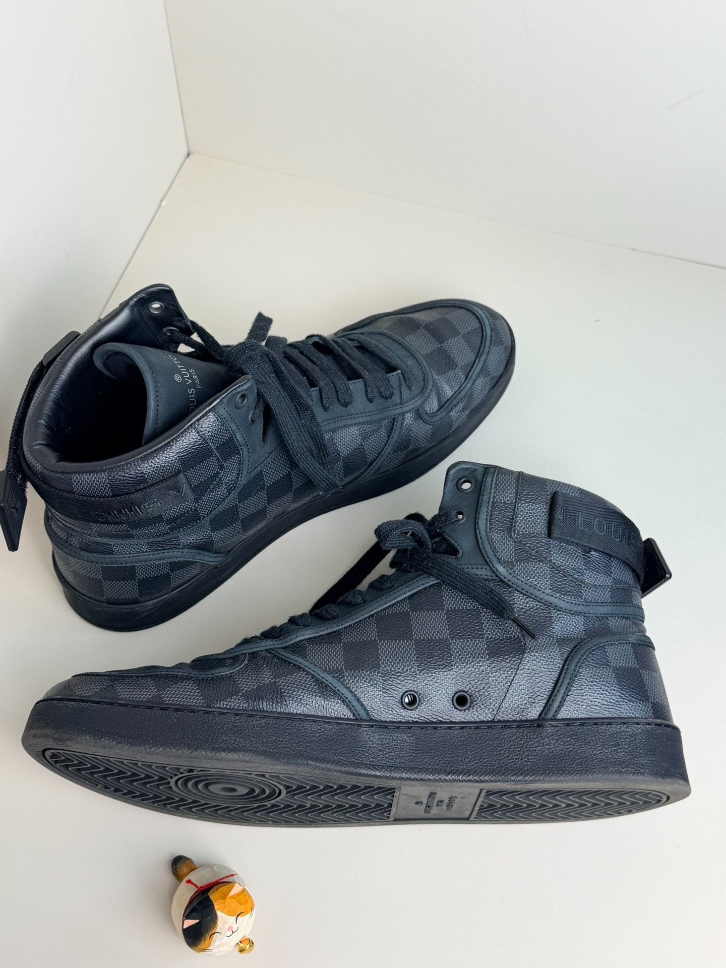 Louis Vuitton Louis Vuitton Gray Hitop Sneakers 10.5 Men Size US 10.5 / EU 43-44 - 5 Thumbnail