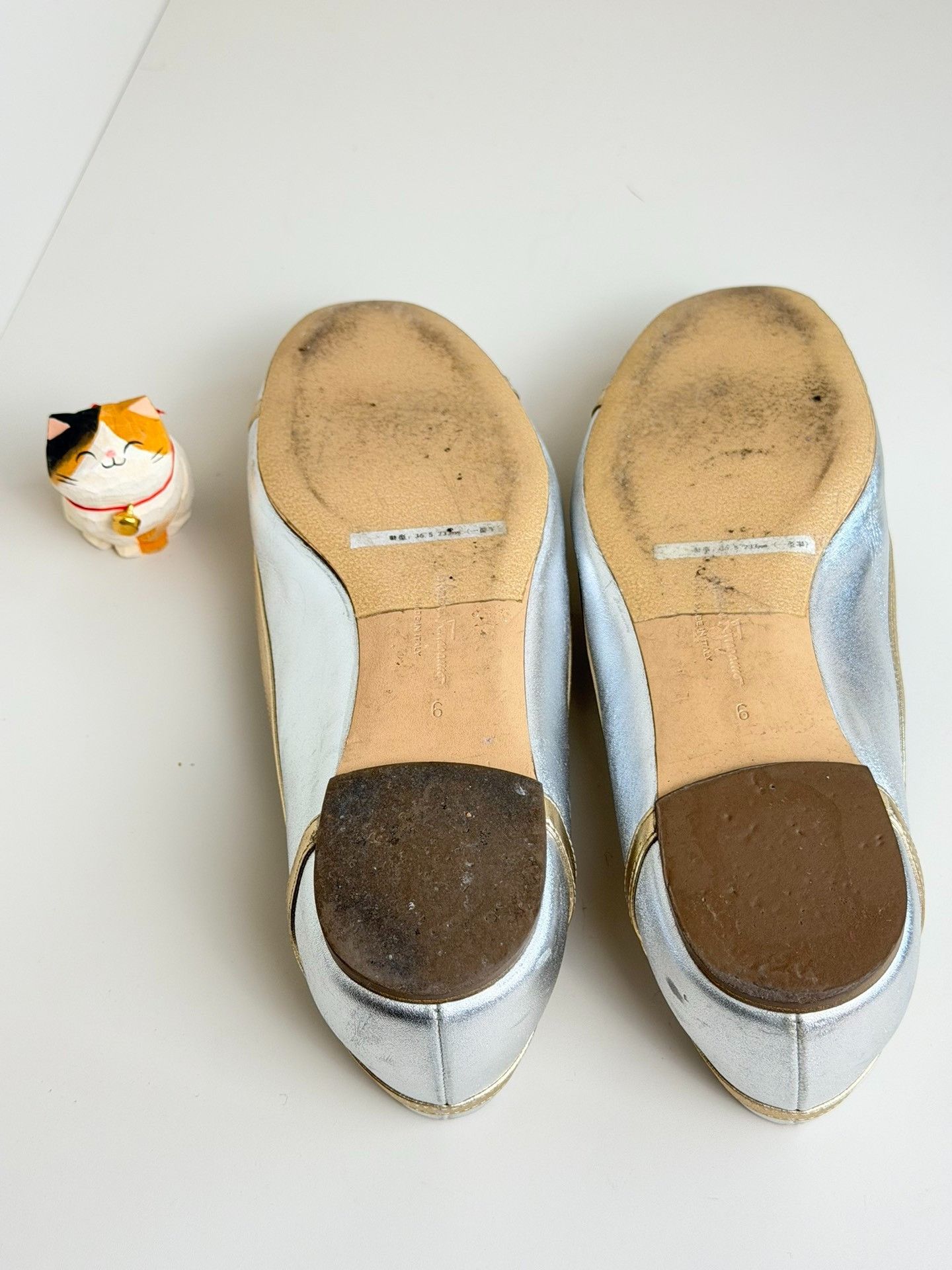 Salvatore Ferragamo Salvatore Ferragamo Silver Lowtop Sneakers us_6 Women Size US 6 / IT 36 - 6 Thumbnail