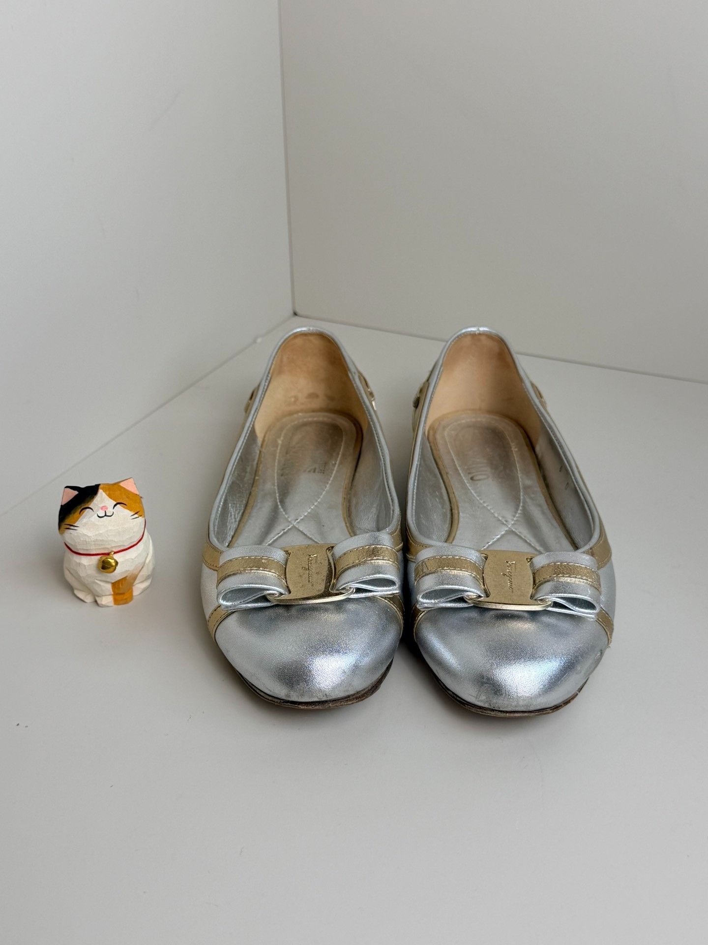 Salvatore Ferragamo Salvatore Ferragamo Silver Lowtop Sneakers us_6 Women Size US 6 / IT 36 - 3 Thumbnail