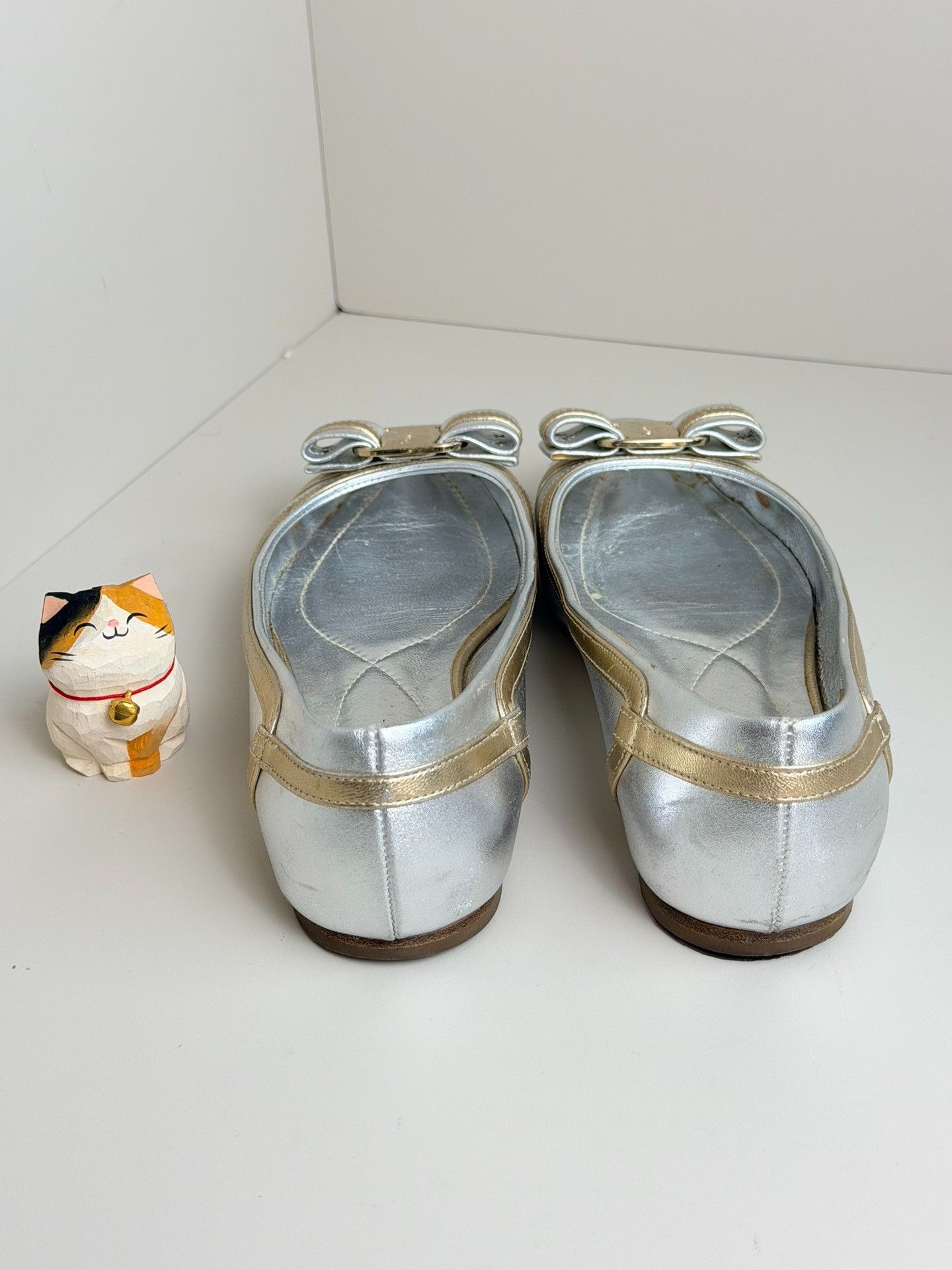 Salvatore Ferragamo Salvatore Ferragamo Silver Lowtop Sneakers us_6 Women Size US 6 / IT 36 - 4 Thumbnail