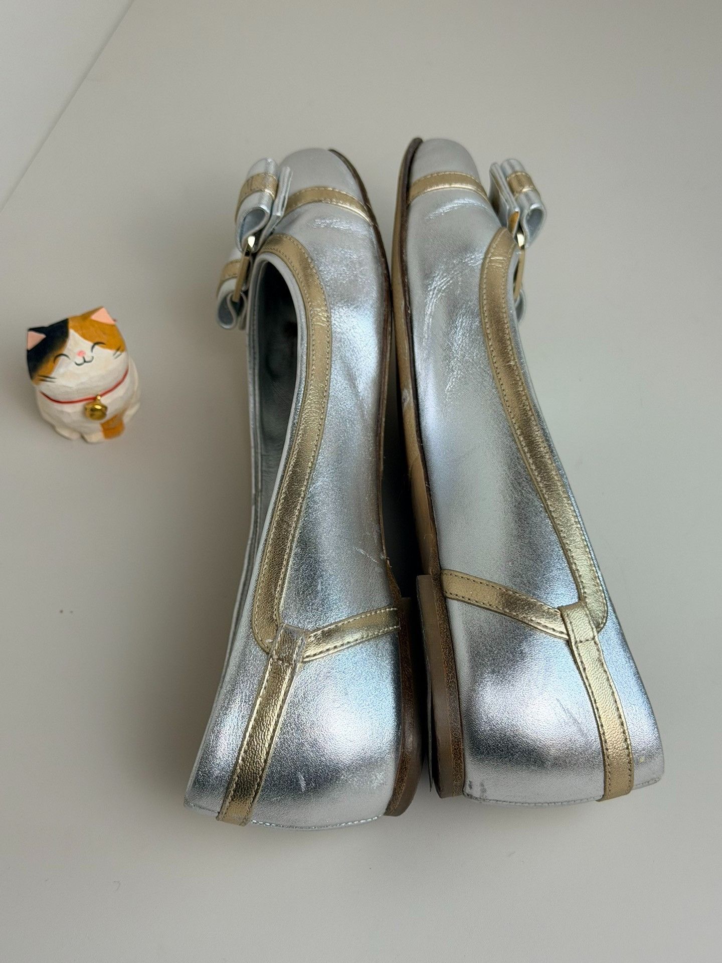 Salvatore Ferragamo Salvatore Ferragamo Silver Lowtop Sneakers us_6 Women Size US 6 / IT 36 - 5 Thumbnail