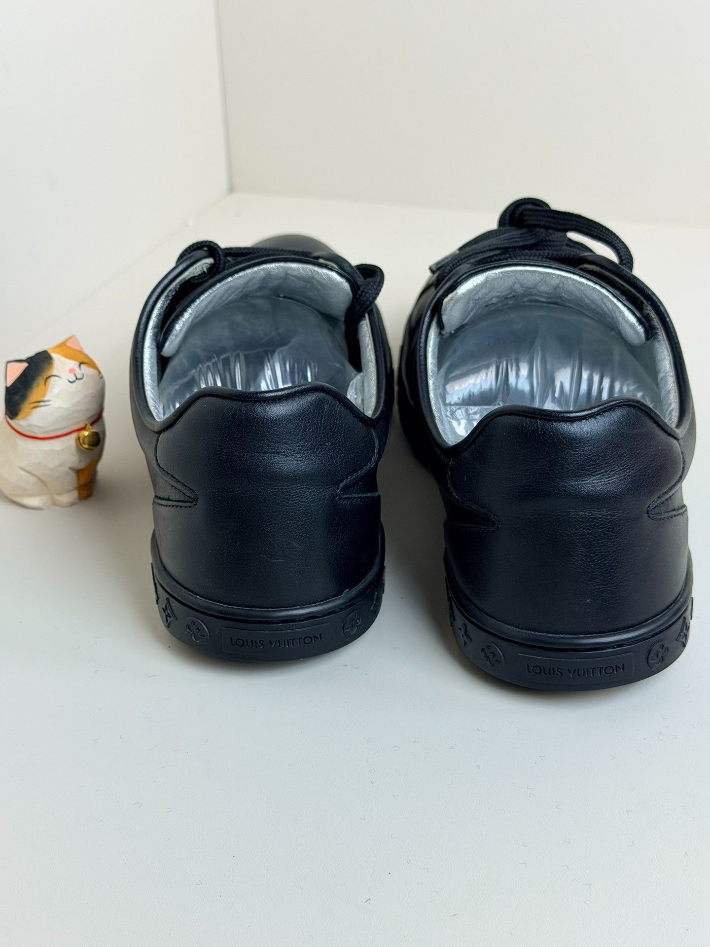 Louis Vuitton Louis Vuitton Retro Black Lowtop Sneakers us_5 Women Size US 5 / IT 35 - 3 Thumbnail