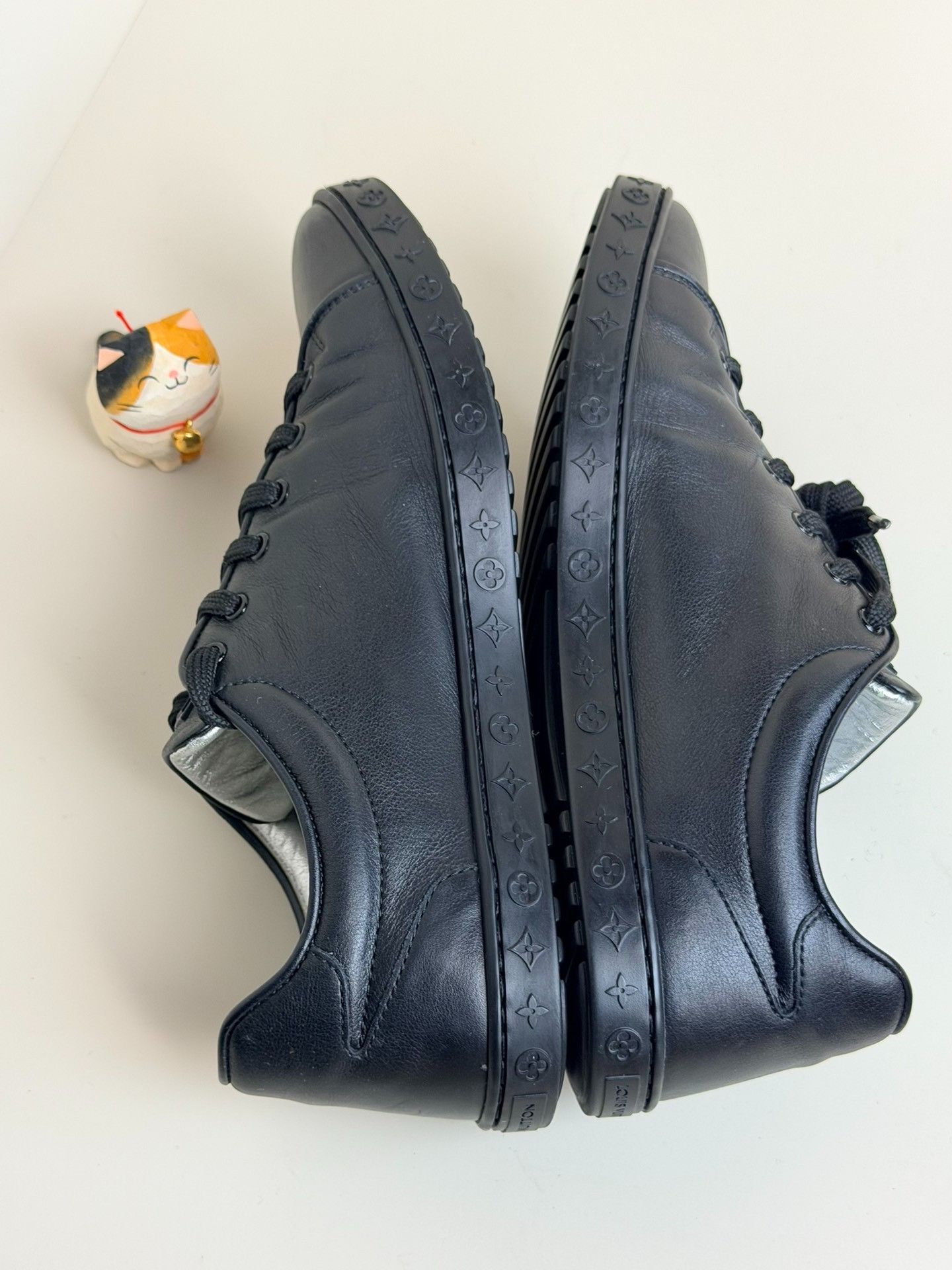 Louis Vuitton Louis Vuitton Retro Black Lowtop Sneakers us_5 Women Size US 5 / IT 35 - 4 Thumbnail