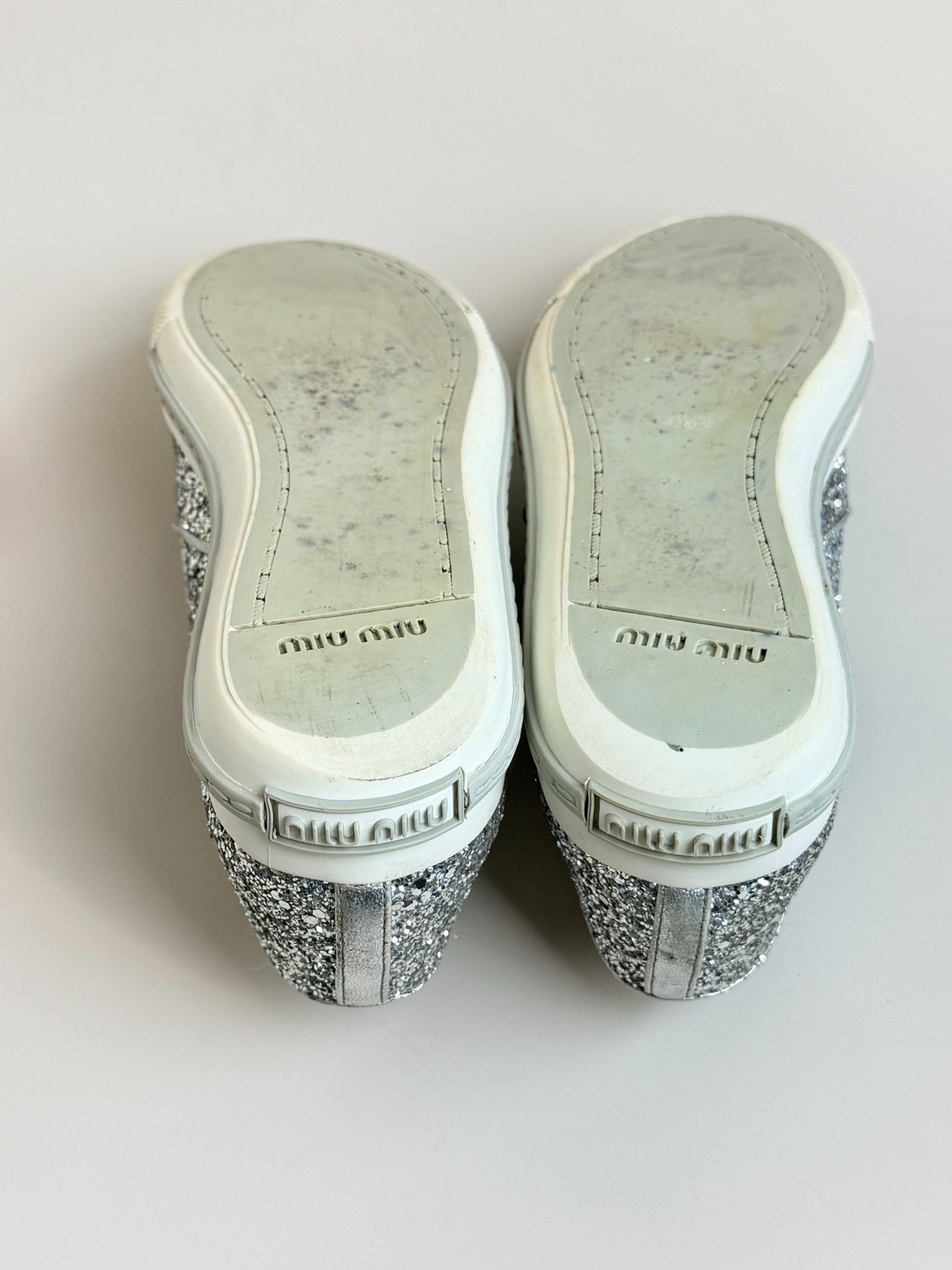 Miu Miu Miu Miu Silver Lowtop Sneakers us_5 Women Size US 5 / IT 35 - 7 Thumbnail