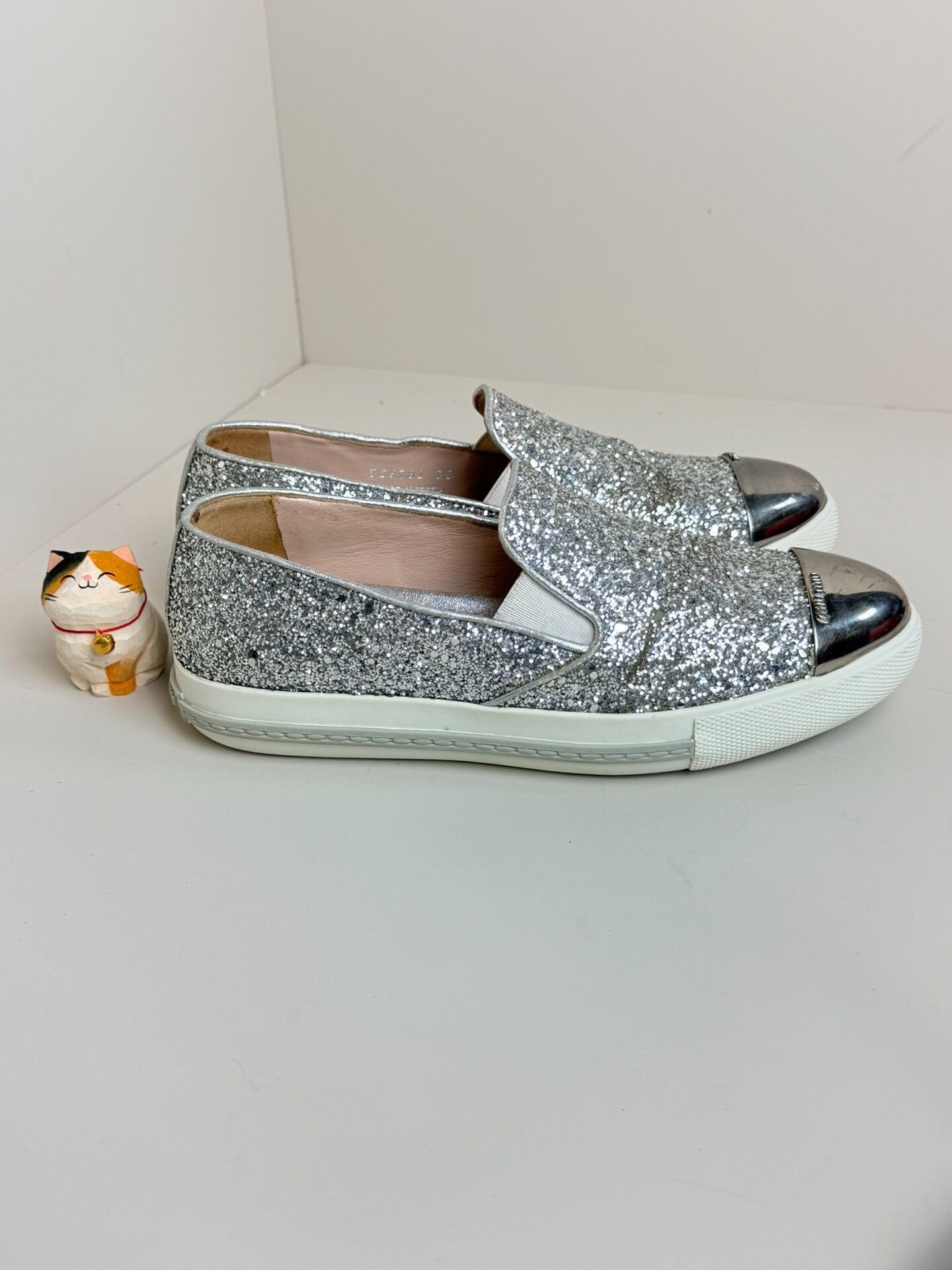 Miu Miu Miu Miu Silver Lowtop Sneakers us_5 Women Size US 5 / IT 35 - 2 Thumbnail