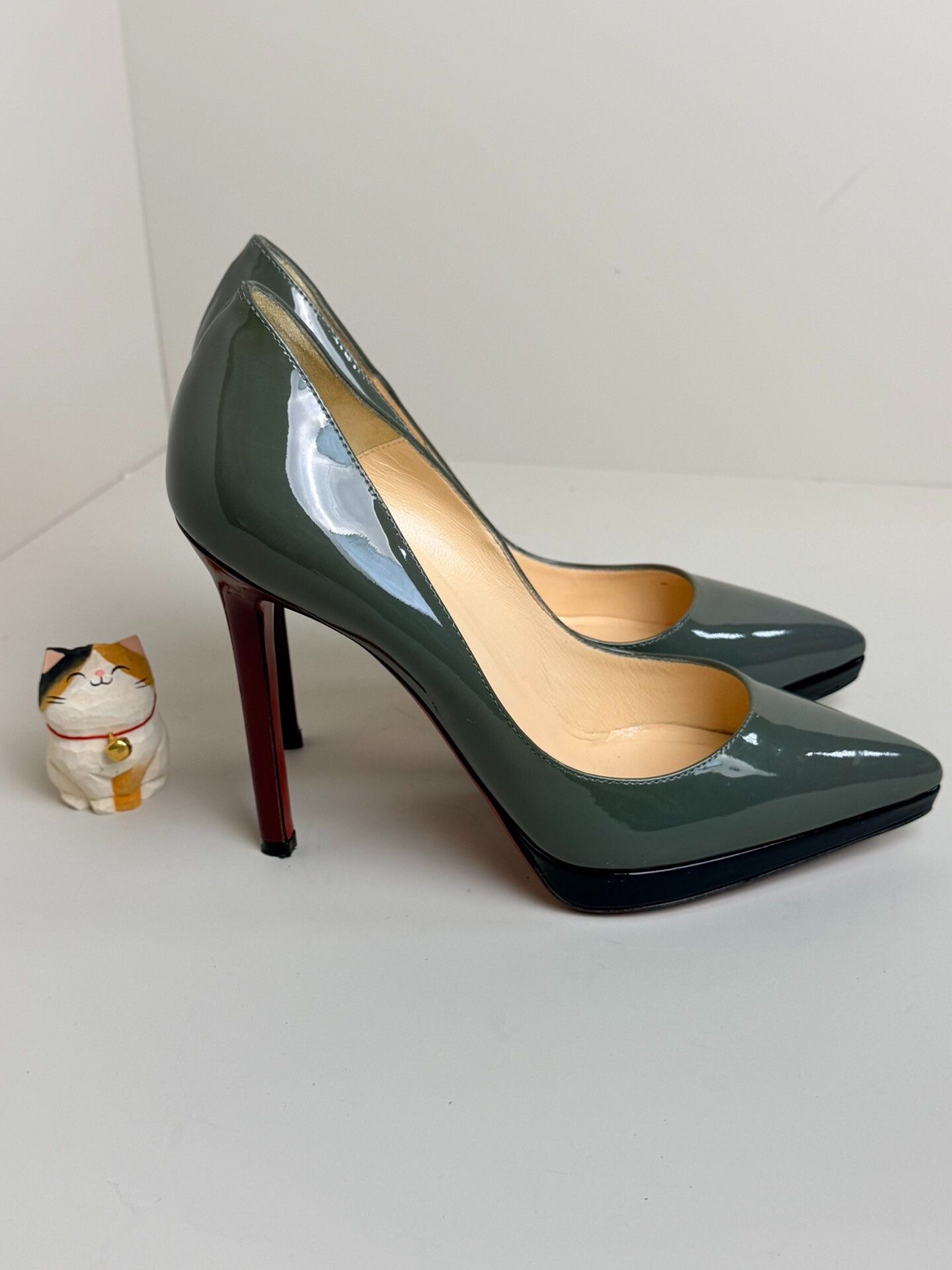 Christian Louboutin Christian Louboutin Patent Gray Lowtop Sneakers us_6 Women Size US 6 / IT 36 - 2 Thumbnail