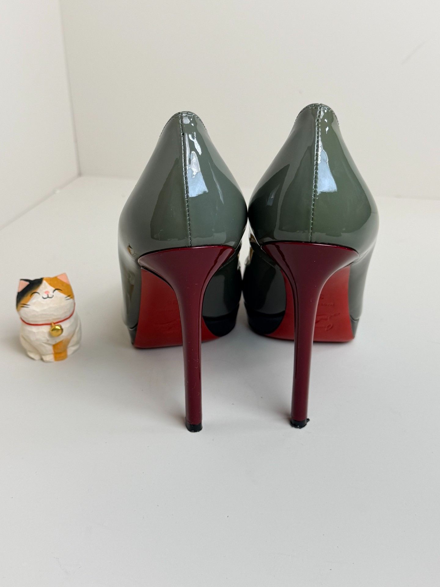 Christian Louboutin Christian Louboutin Patent Gray Lowtop Sneakers us_6 Women Size US 6 / IT 36 - 4 Thumbnail