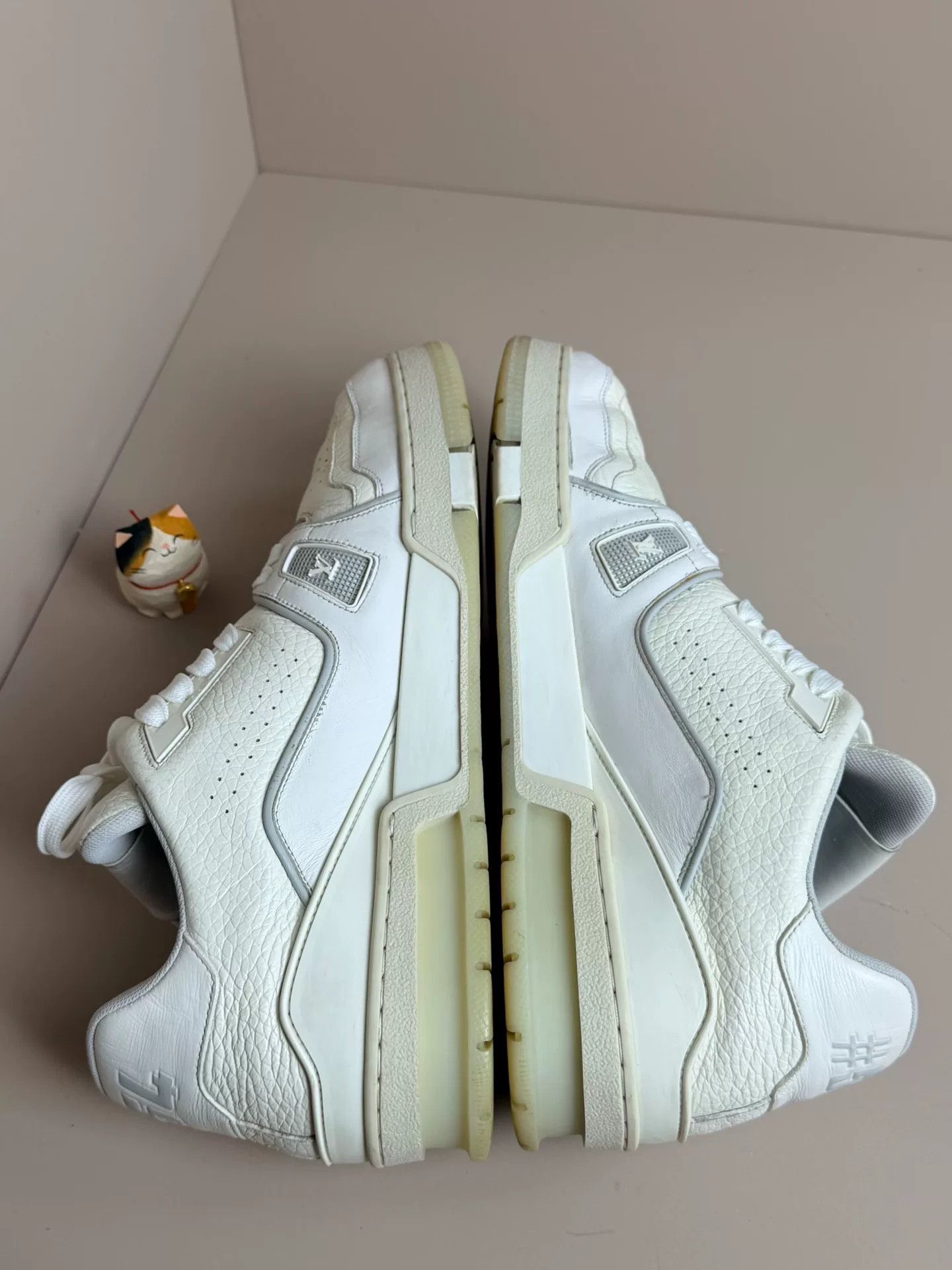 Louis Vuitton Louis Vuitton Training White Lowtop Sneakers 9 Men Size US 9 / EU 42 - 5 Thumbnail