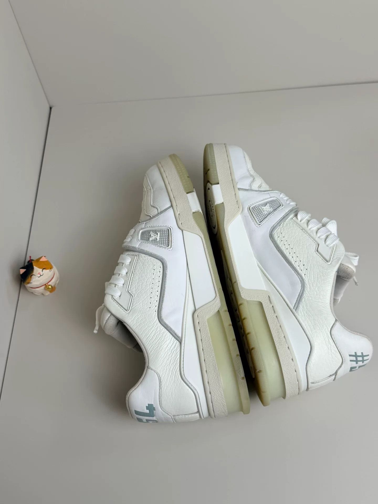 Louis Vuitton Louis Vuitton Training White Lowtop Sneakers 6.5 Men Size US 6.5 / EU 39-40 - 5 Thumbnail