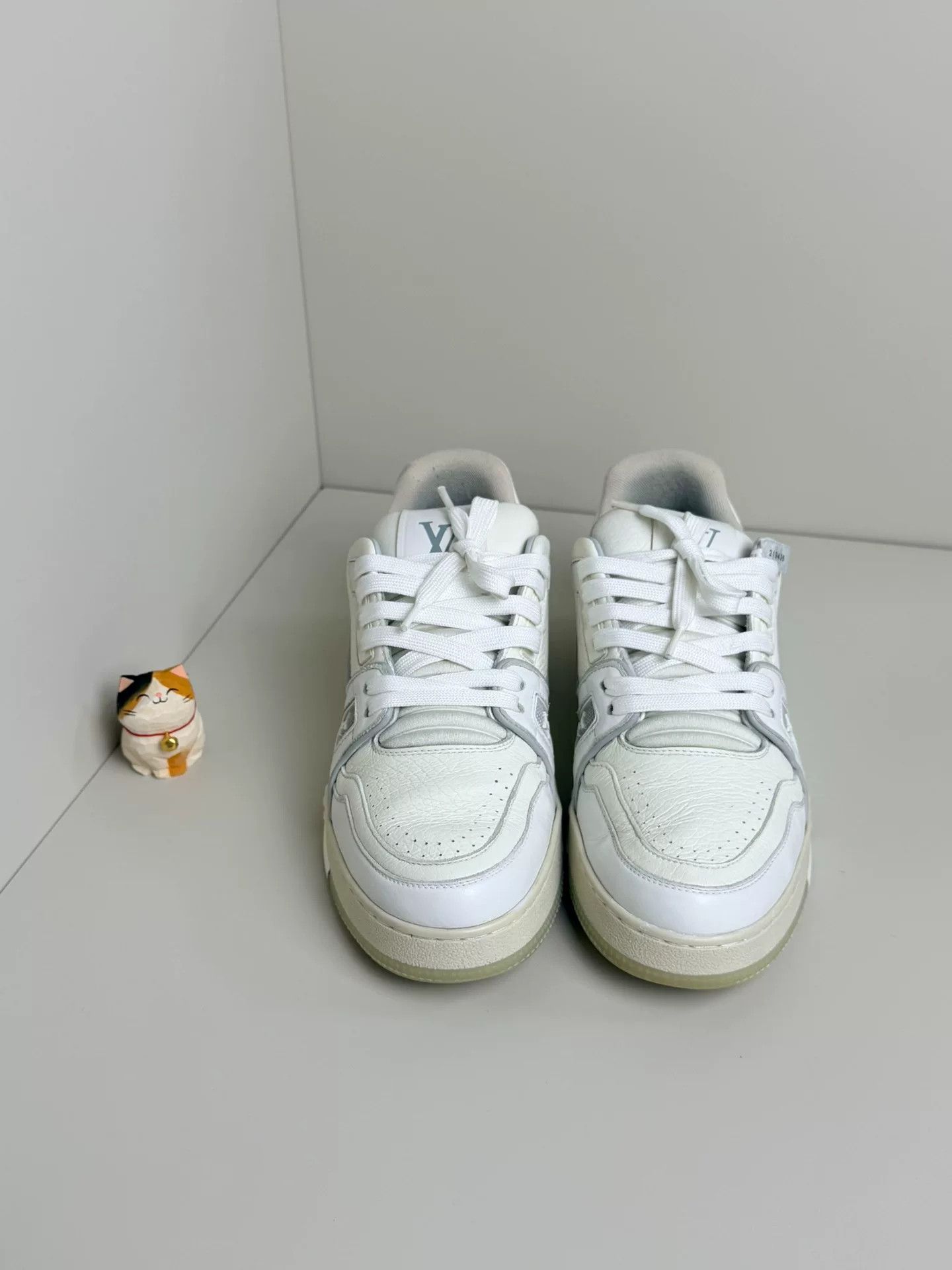 Louis Vuitton Louis Vuitton Training White Lowtop Sneakers 6.5 Men Size US 6.5 / EU 39-40 - 3 Thumbnail