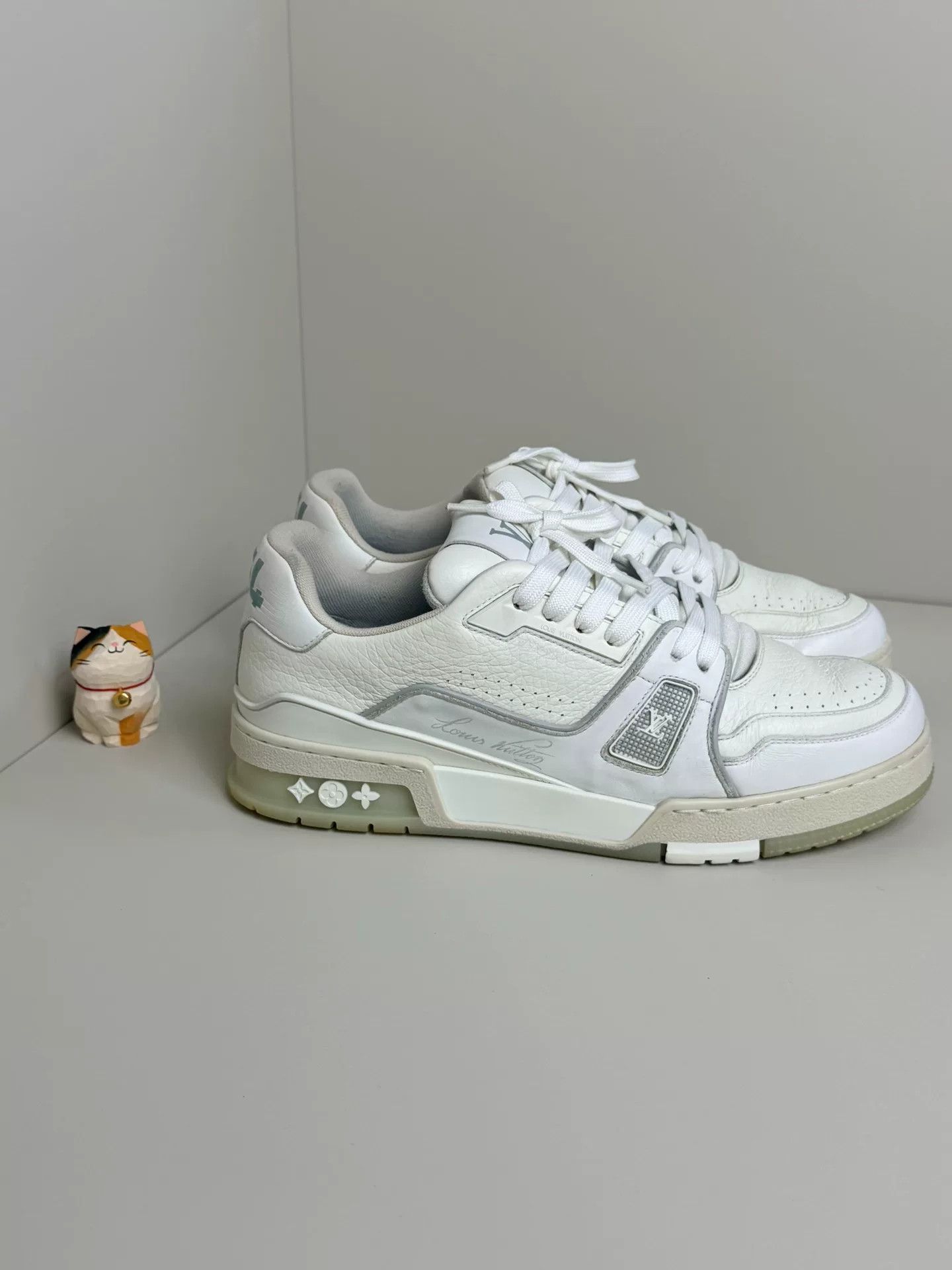 Louis Vuitton Louis Vuitton Training White Lowtop Sneakers 6.5 Men Size US 6.5 / EU 39-40 - 2 Thumbnail