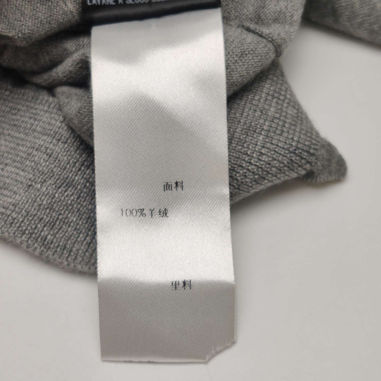 Gucci Gucci Cashmere V-Neck Sweater L Size US L / EU 52-54 / 3 - 8 Thumbnail