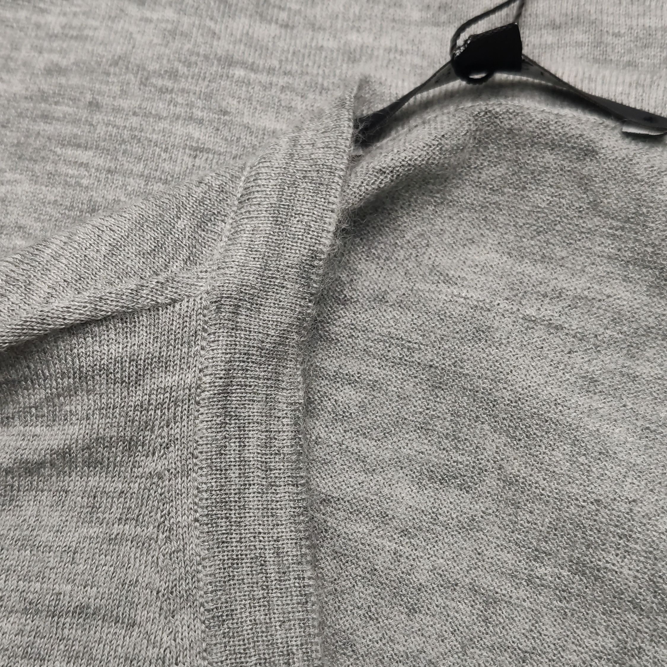 Gucci Gucci V-Neck Cashmere Sweater Gray Size M Size US M / EU 48-50 / 2 - 9 Thumbnail