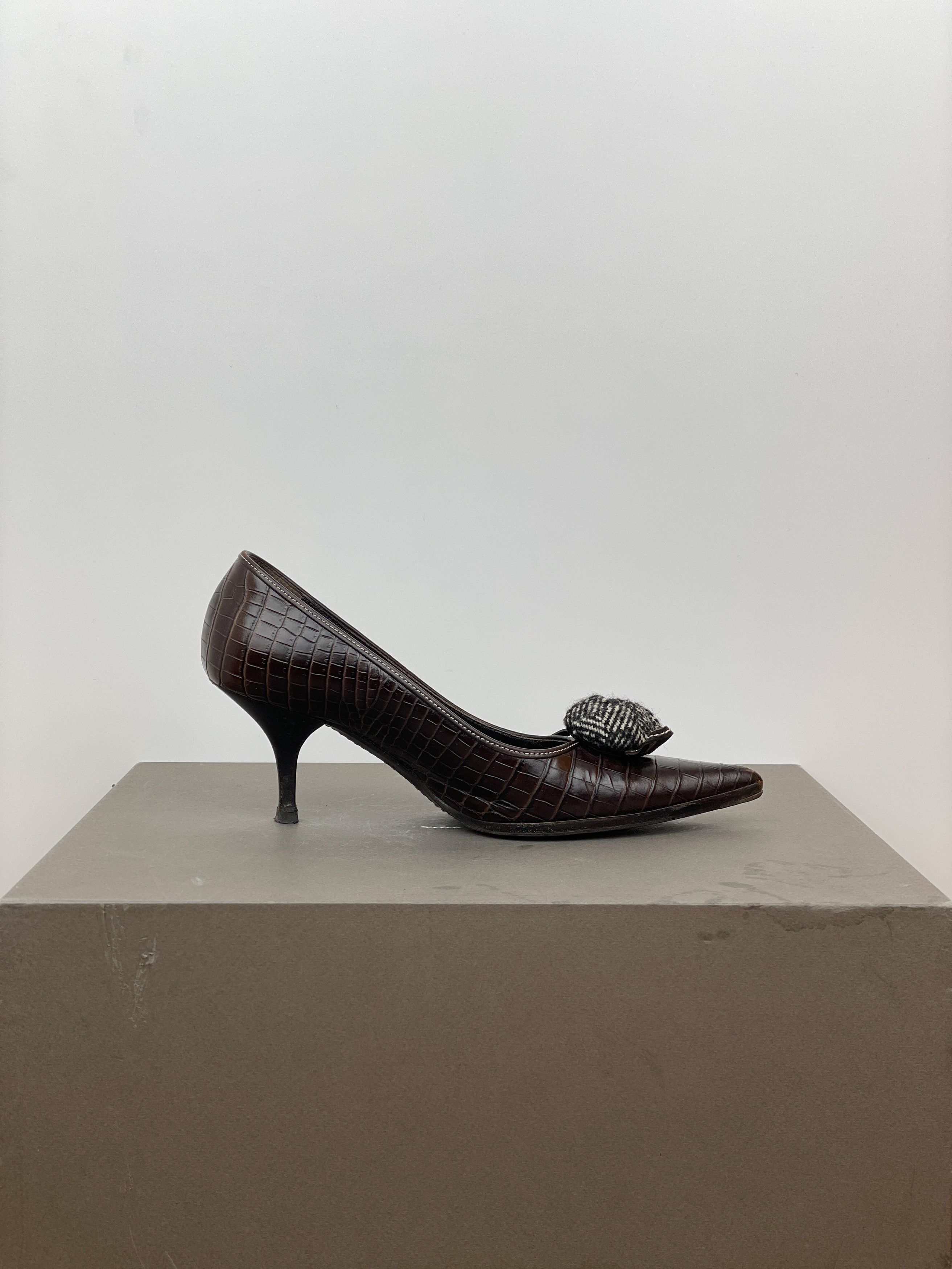 Prada 2000s Pointed-Toe Crocodile Print Kitten Heels Size US 6.5 / IT 36.5 - 4 Thumbnail