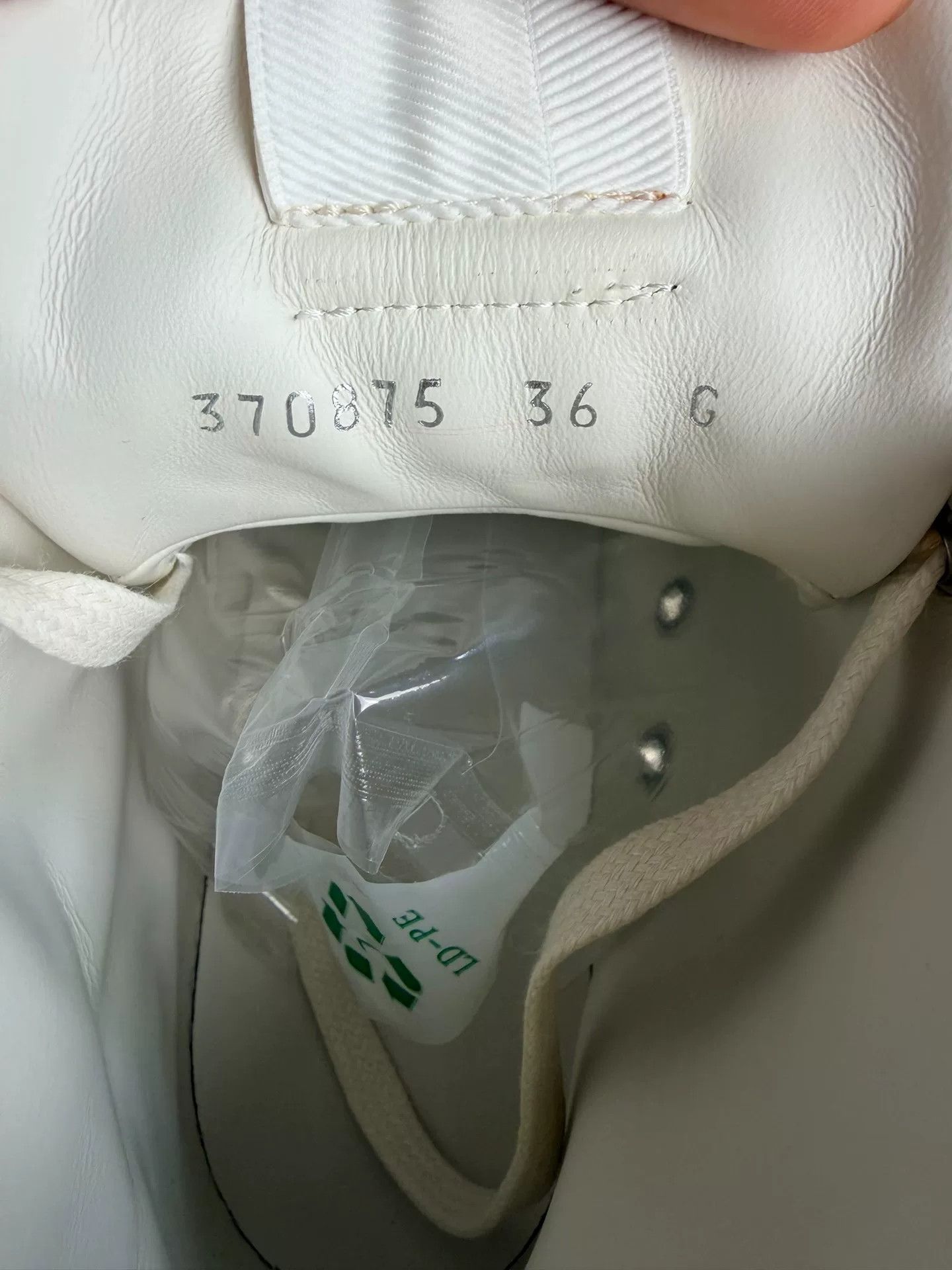 Gucci Gucci White Hitop Sneakers us_6 Women Size US 6 / IT 36 - 8 Thumbnail