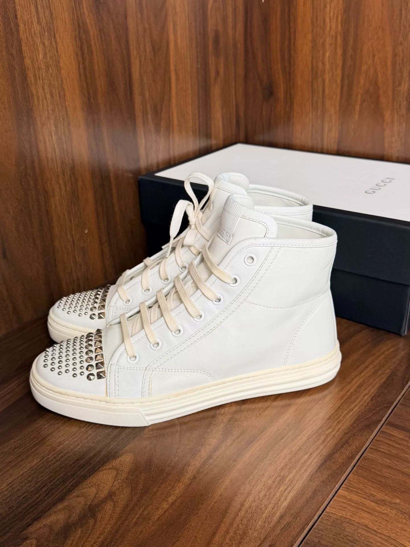 Gucci Gucci White Hitop Sneakers us_6 Women Size US 6 / IT 36 - 3 Thumbnail