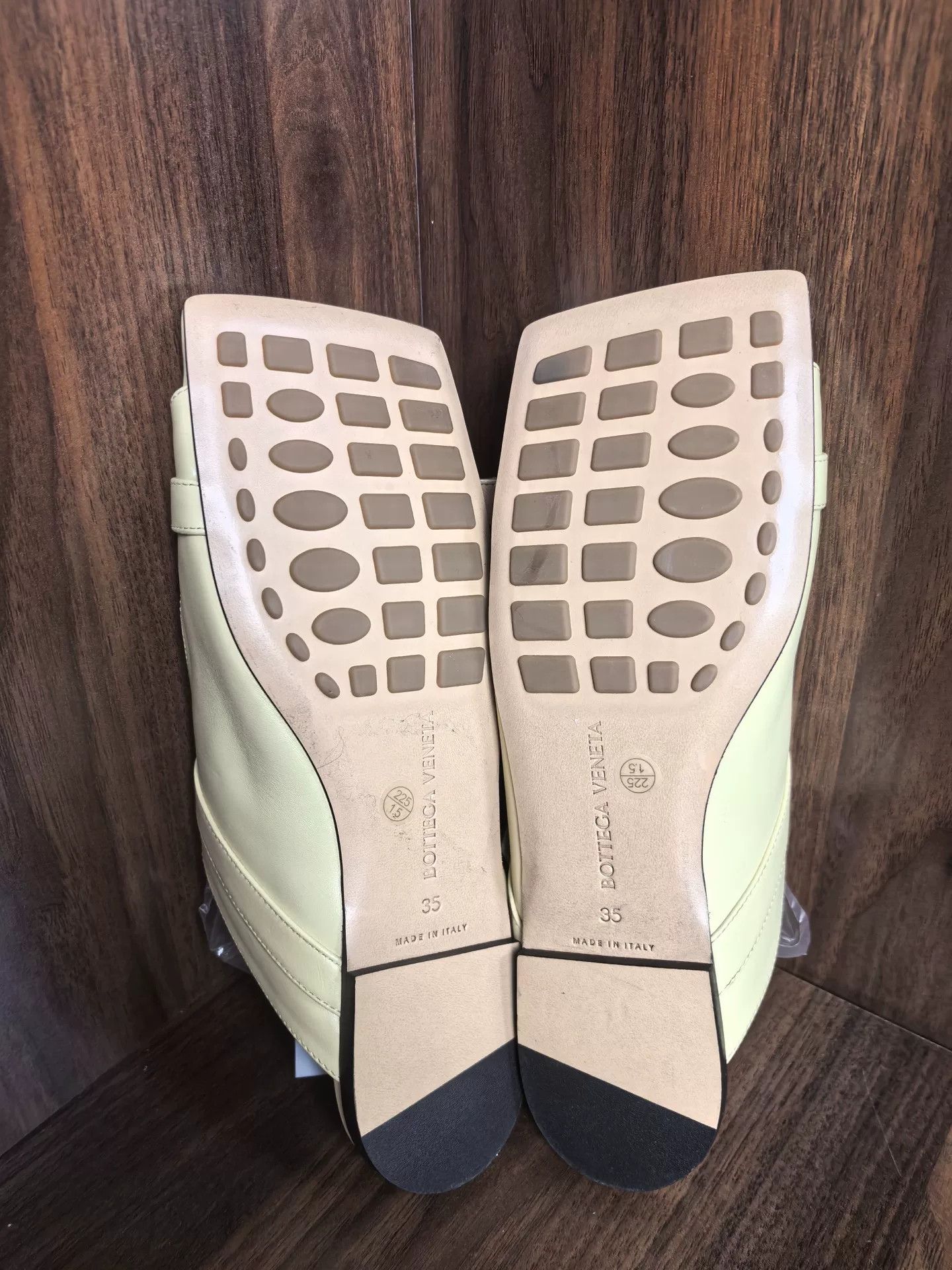 Bottega Veneta Bottega Veneta Yellow Sandals us_5 Women Size US 5 / IT 35 - 6 Thumbnail