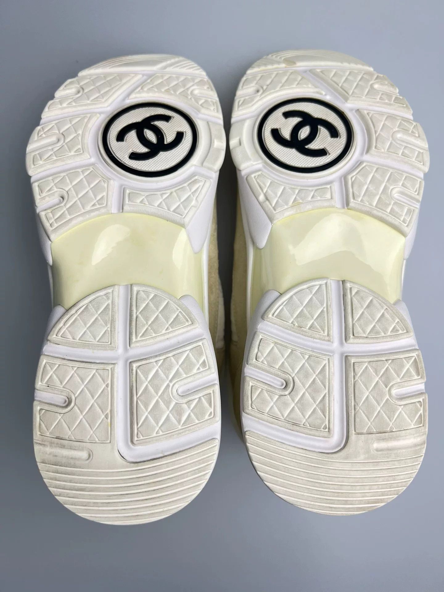 Chanel Chanel Patchwork White Lowtop Sneakers us_6 Women Size US 6 / IT 36 - 5 Thumbnail