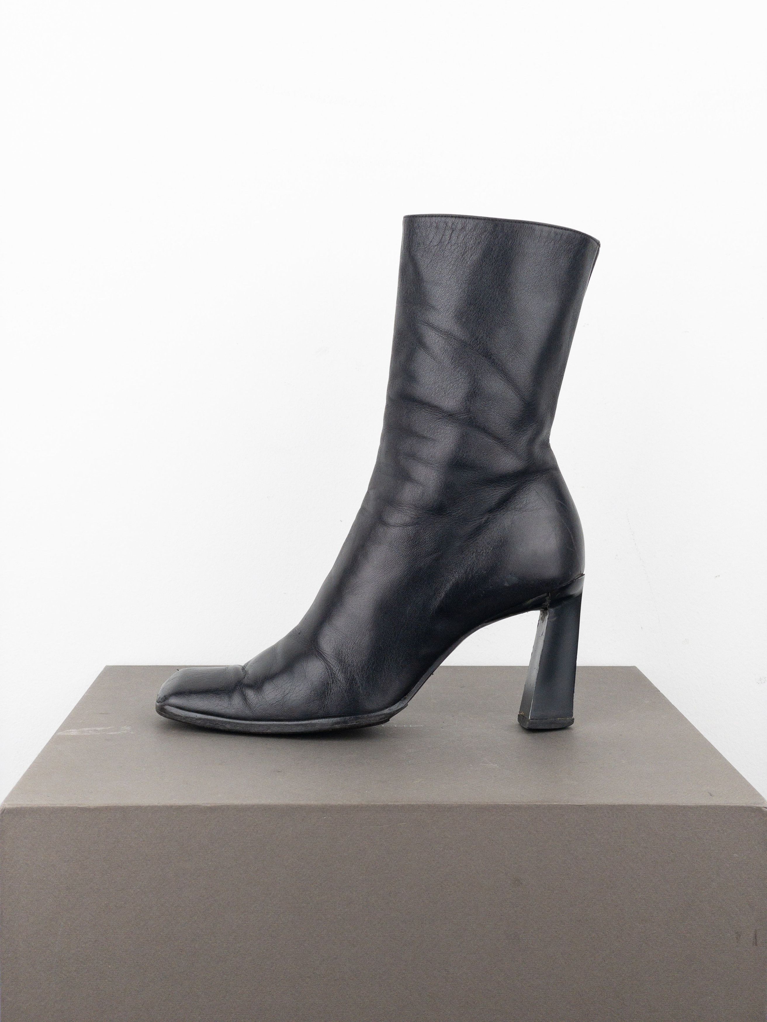Prada AW99 Square-Toe Sculptural Ankle Heel Boots Size US 9 / IT 39 - 3 Thumbnail