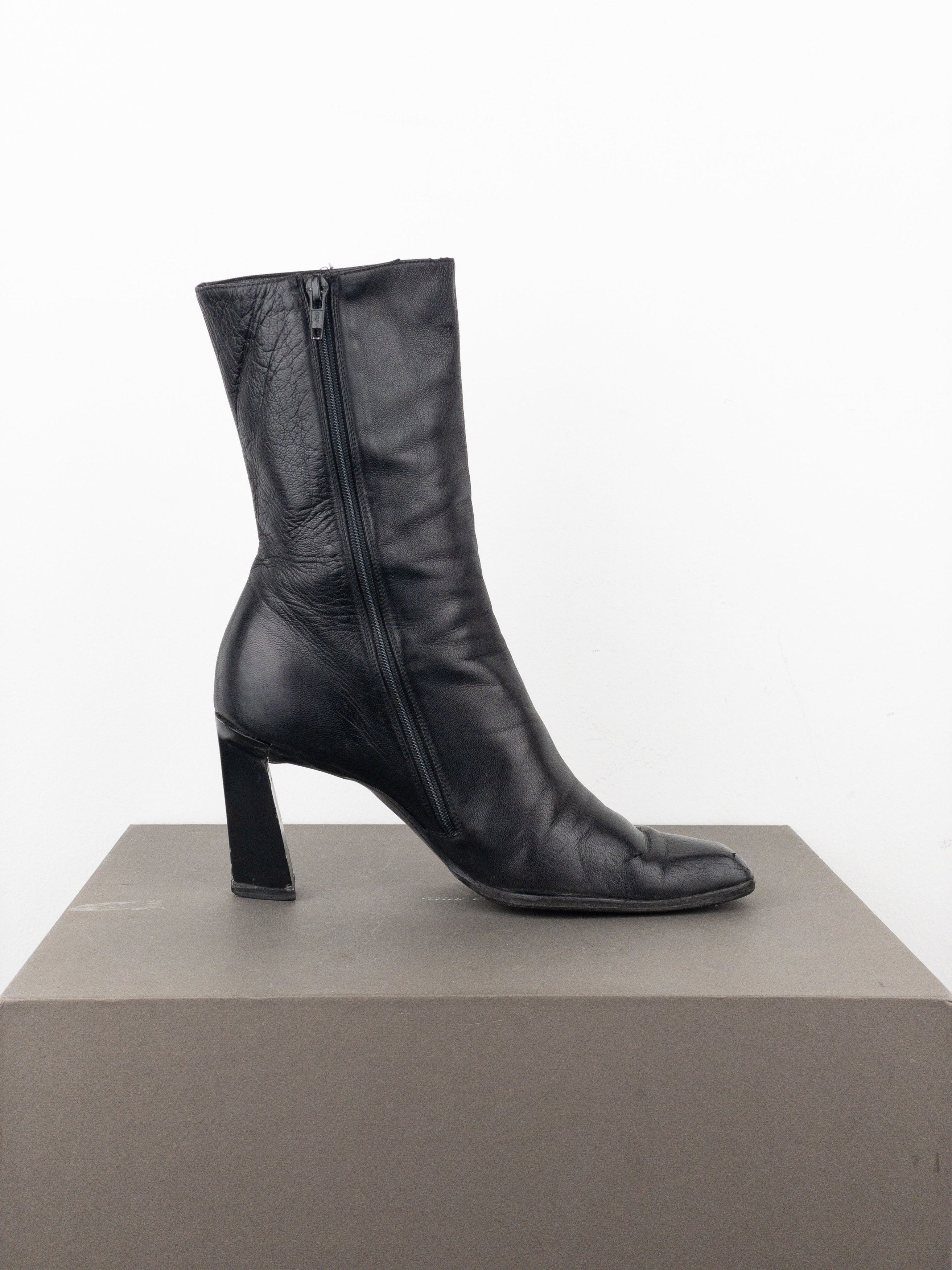 Prada AW99 Square-Toe Sculptural Ankle Heel Boots Size US 9 / IT 39 - 4 Thumbnail