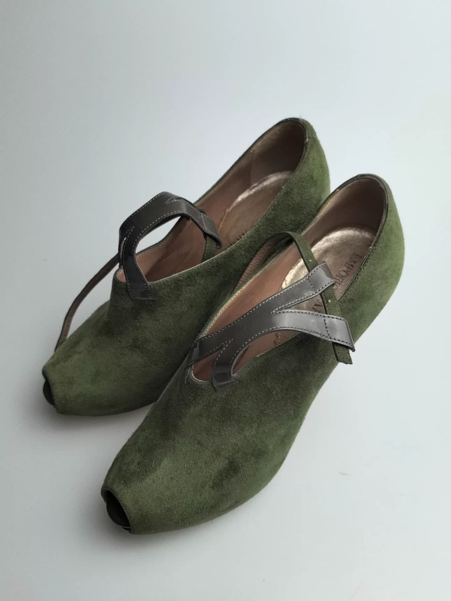 Armani Armani Suede Lowtop Sneakers us_5 Women Size US 5 / IT 35 - 2 Thumbnail