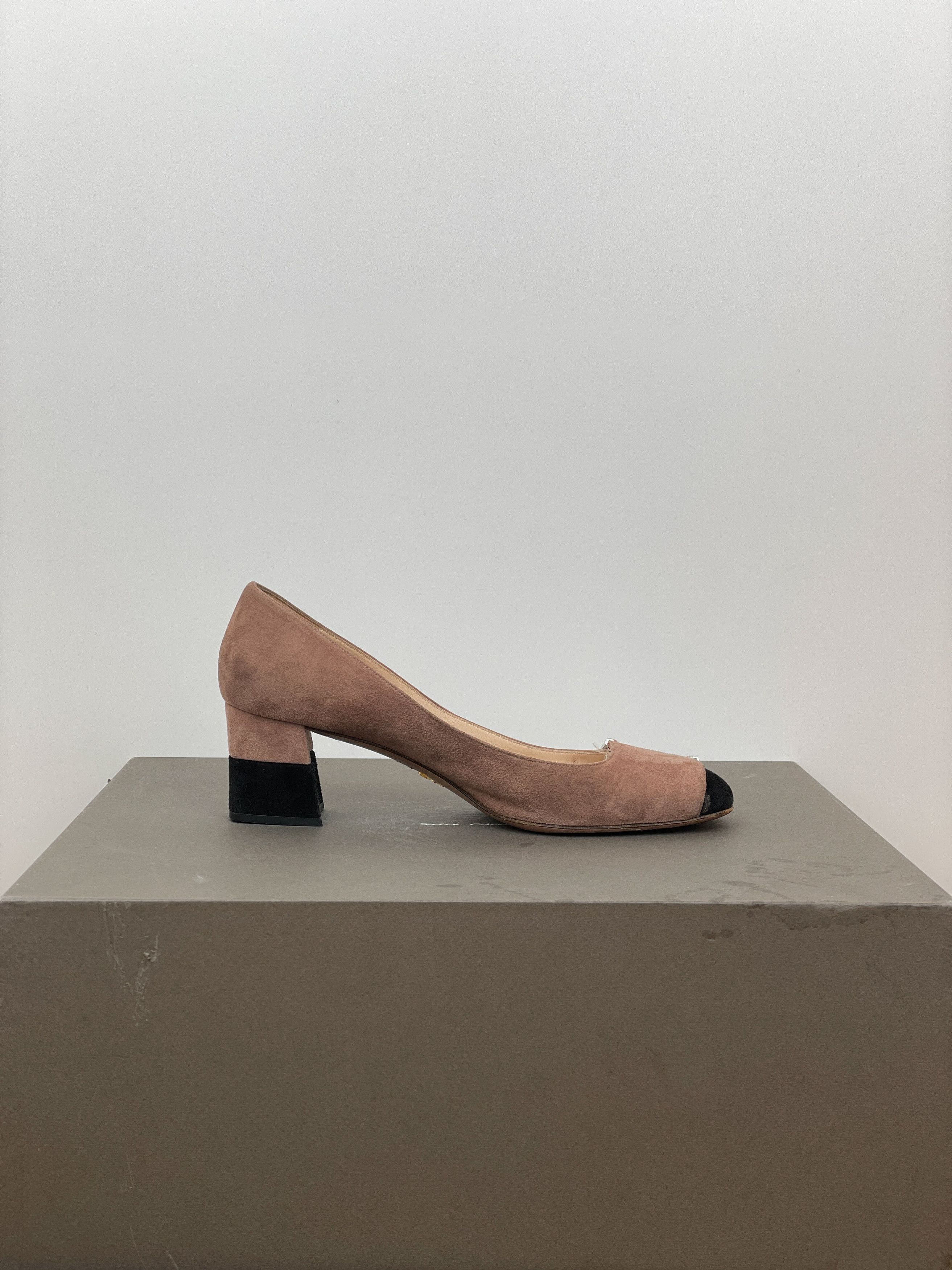 Prada 2000s Suede Large Clasp Ballet Pump Heels Size US 7 / IT 37 - 4 Thumbnail