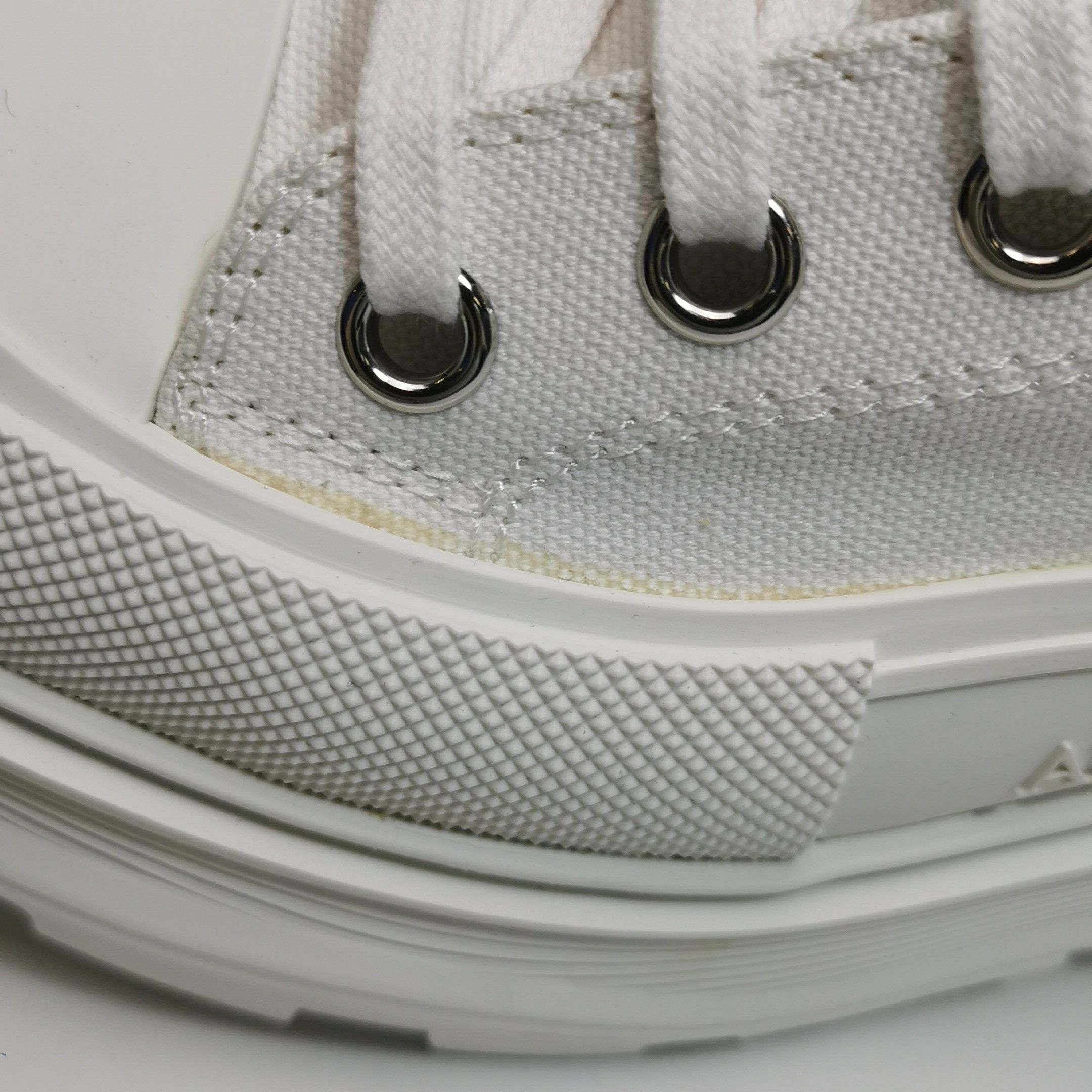 Alexander McQueen Alexander McQueen Tread Slick Canvas Sneakers 42 Size US 9 / EU 42 - 7 Thumbnail