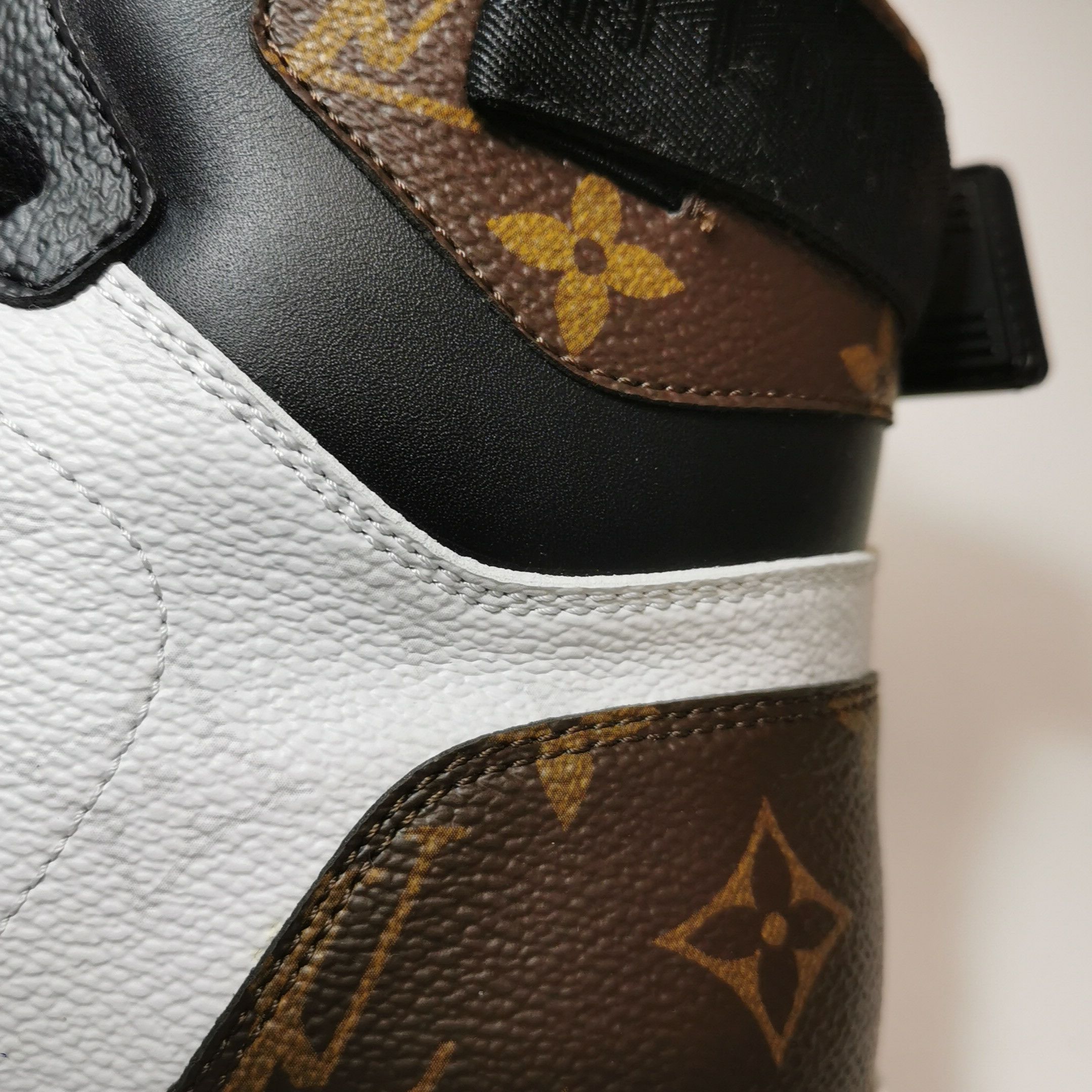 Louis Vuitton Louis Vuitton Monogram Rivoli Hi-Top Sneakers 10.5 Size US 10 / EU 43 - 10 Thumbnail