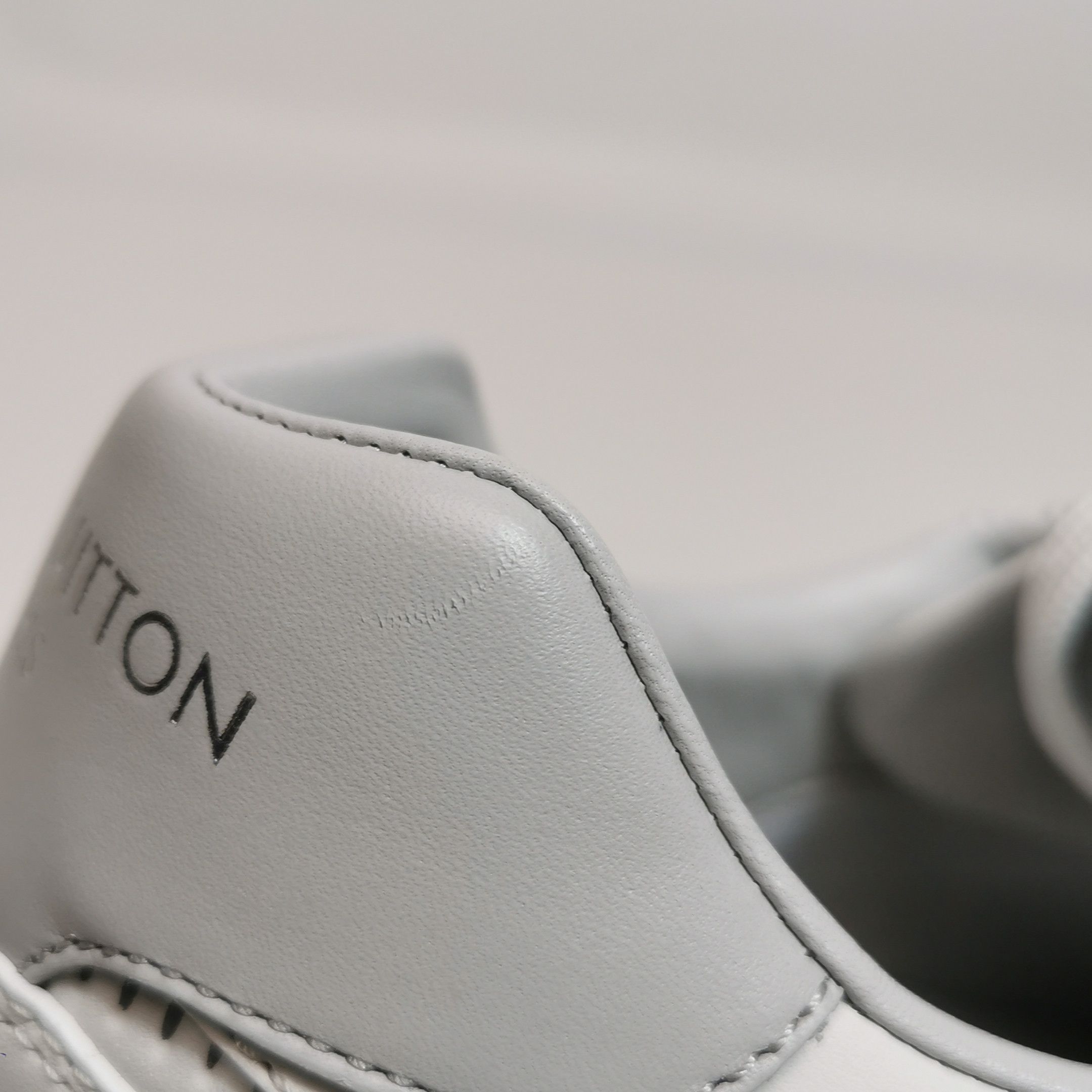 Louis Vuitton Louis Vuitton Run Away Damier Leather Sneakers 43 Size US 10 / EU 43 - 9 Thumbnail
