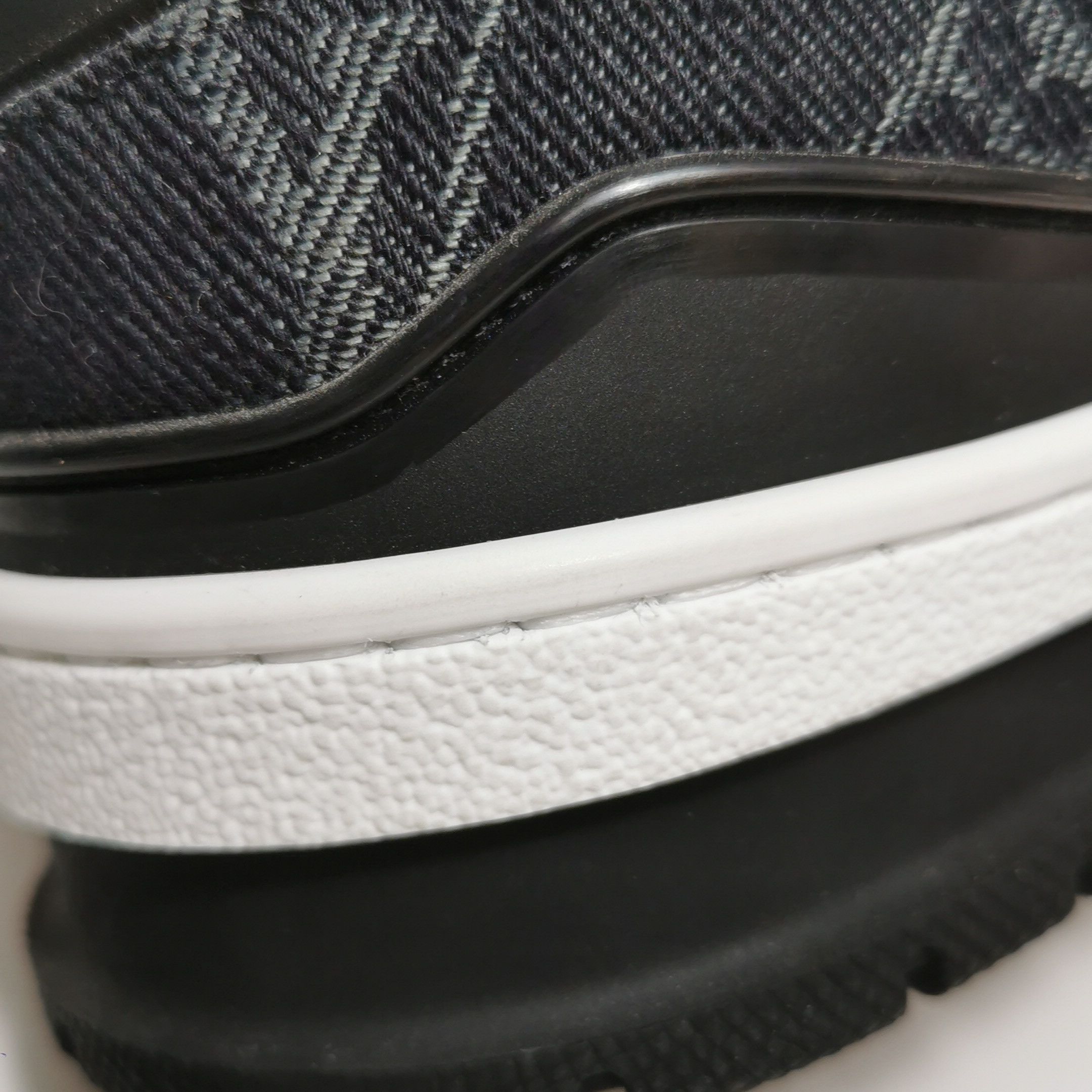 Louis Vuitton Louis Vuitton Monogram Trainer Sneakers 42 Size US 9 / EU 42 - 7 Thumbnail