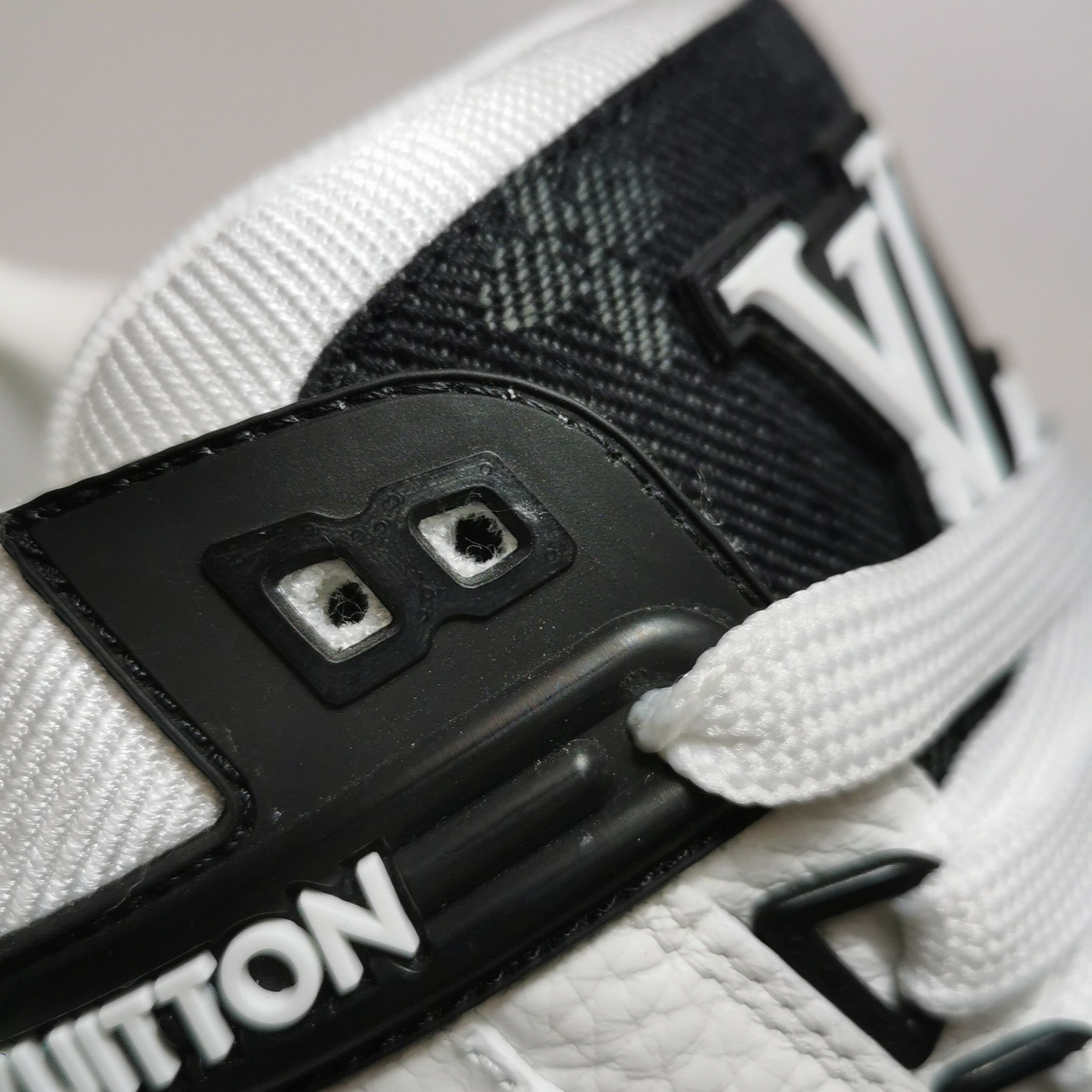 Louis Vuitton Louis Vuitton Monogram Trainer Sneakers 42 Size US 9 / EU 42 - 6 Thumbnail