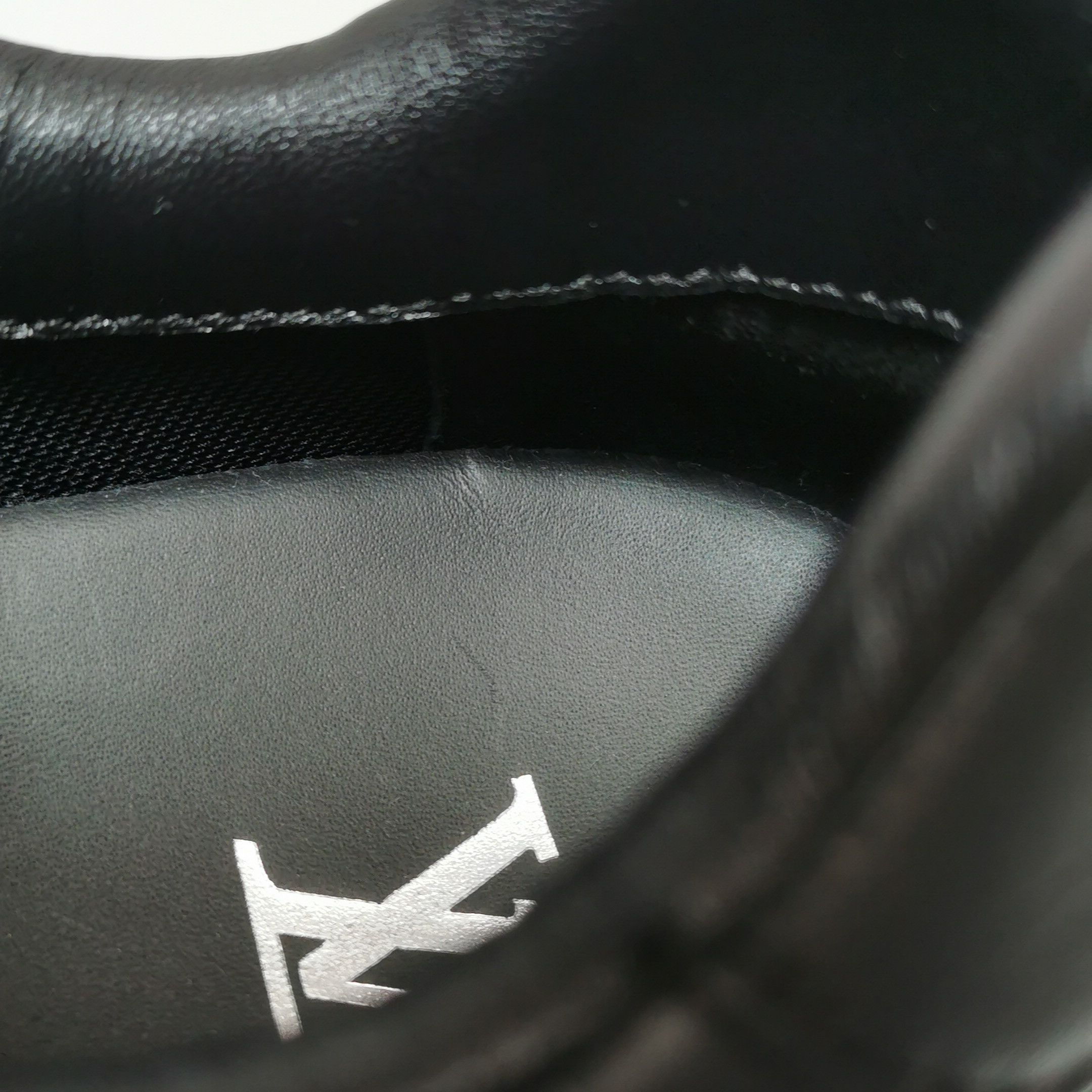 Louis Vuitton Louis Vuitton Monogram Embossed Run Away Sneakers 40.5 Size US 7 / EU 40 - 9 Thumbnail