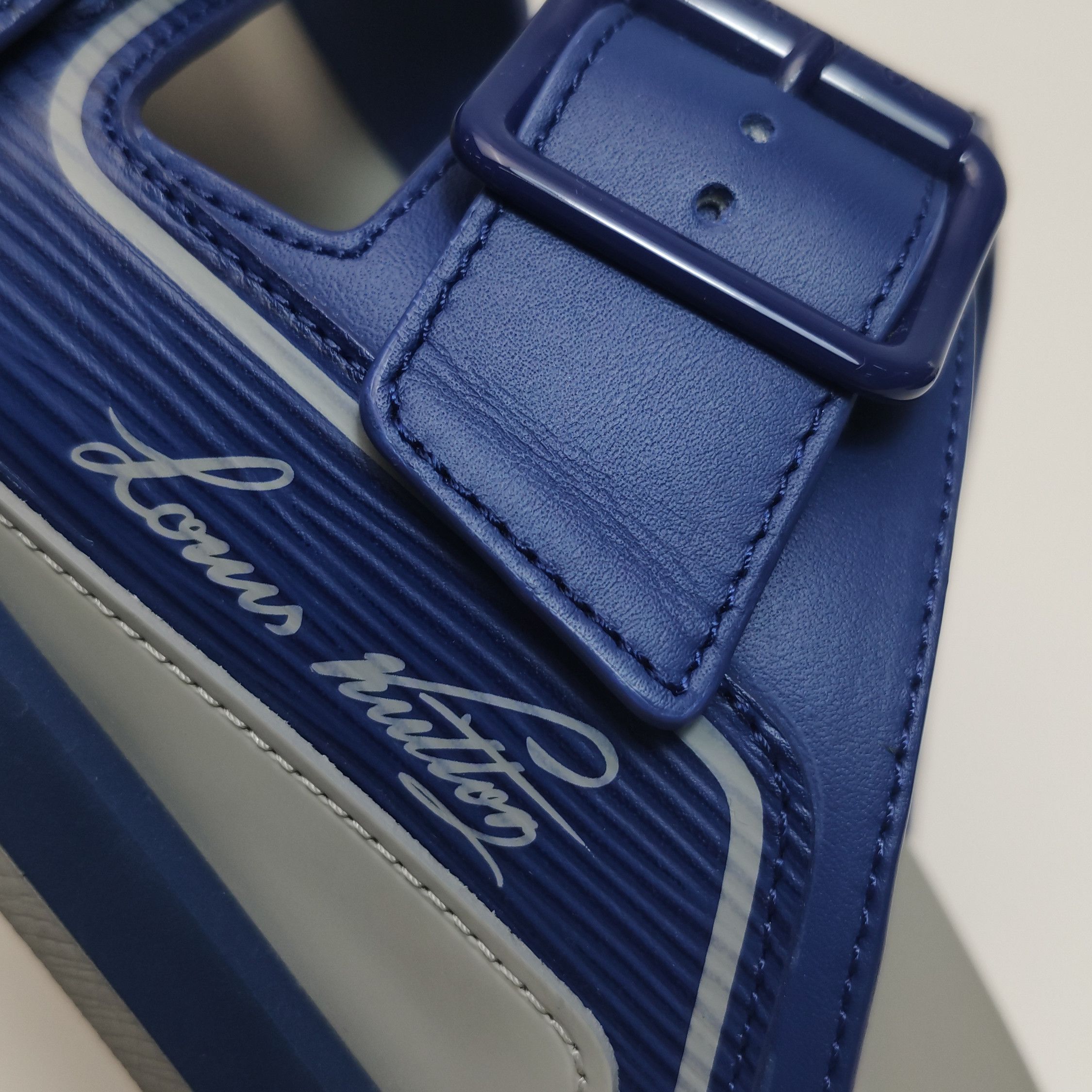 Louis Vuitton Louis Vuitton Blue Leather Logo Sandals Size 40.5 Size US 7 / EU 40 - 10 Thumbnail