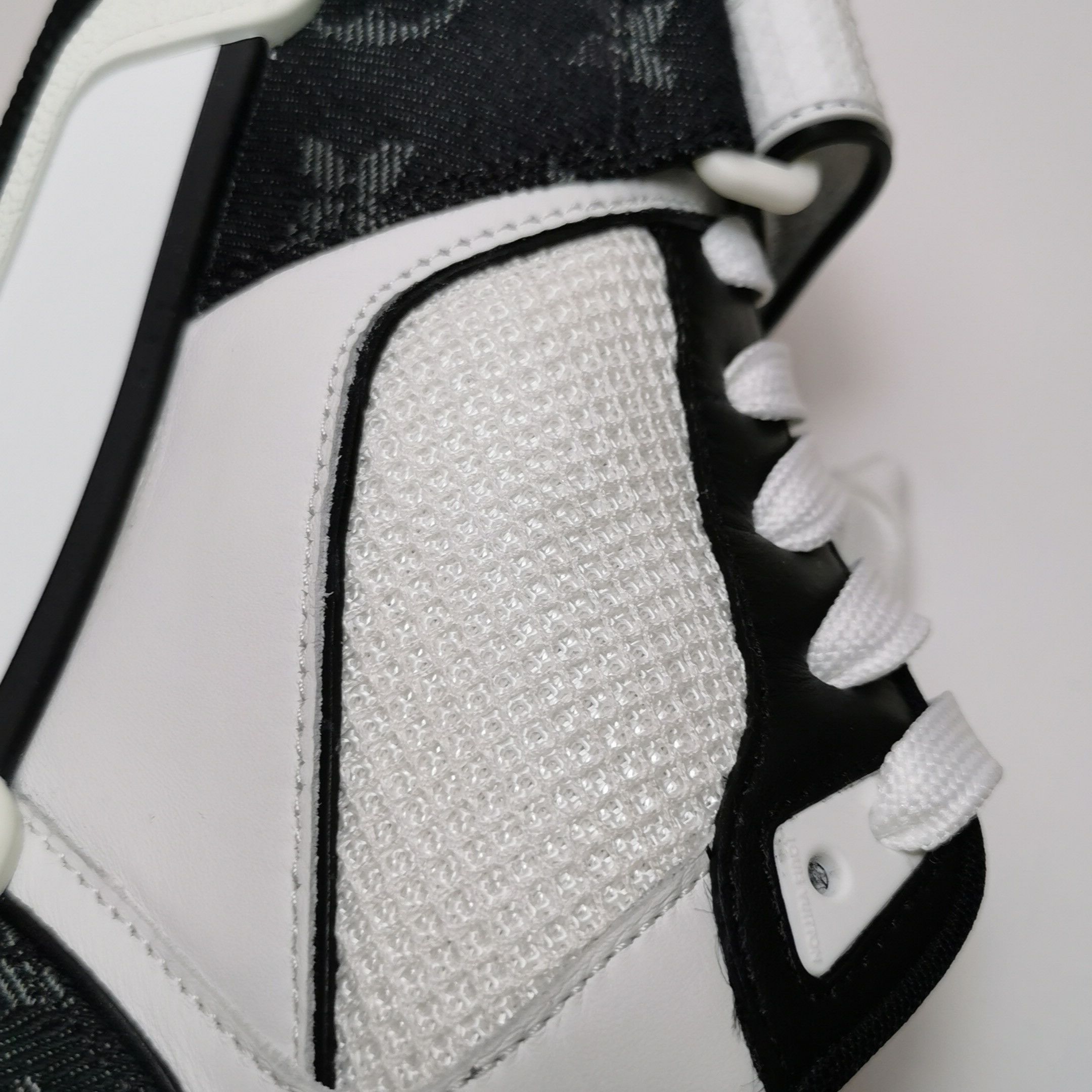 Louis Vuitton Louis Vuitton Monogram Mesh Trainer Sneakers 41 Size US 8 / EU 41 - 7 Thumbnail