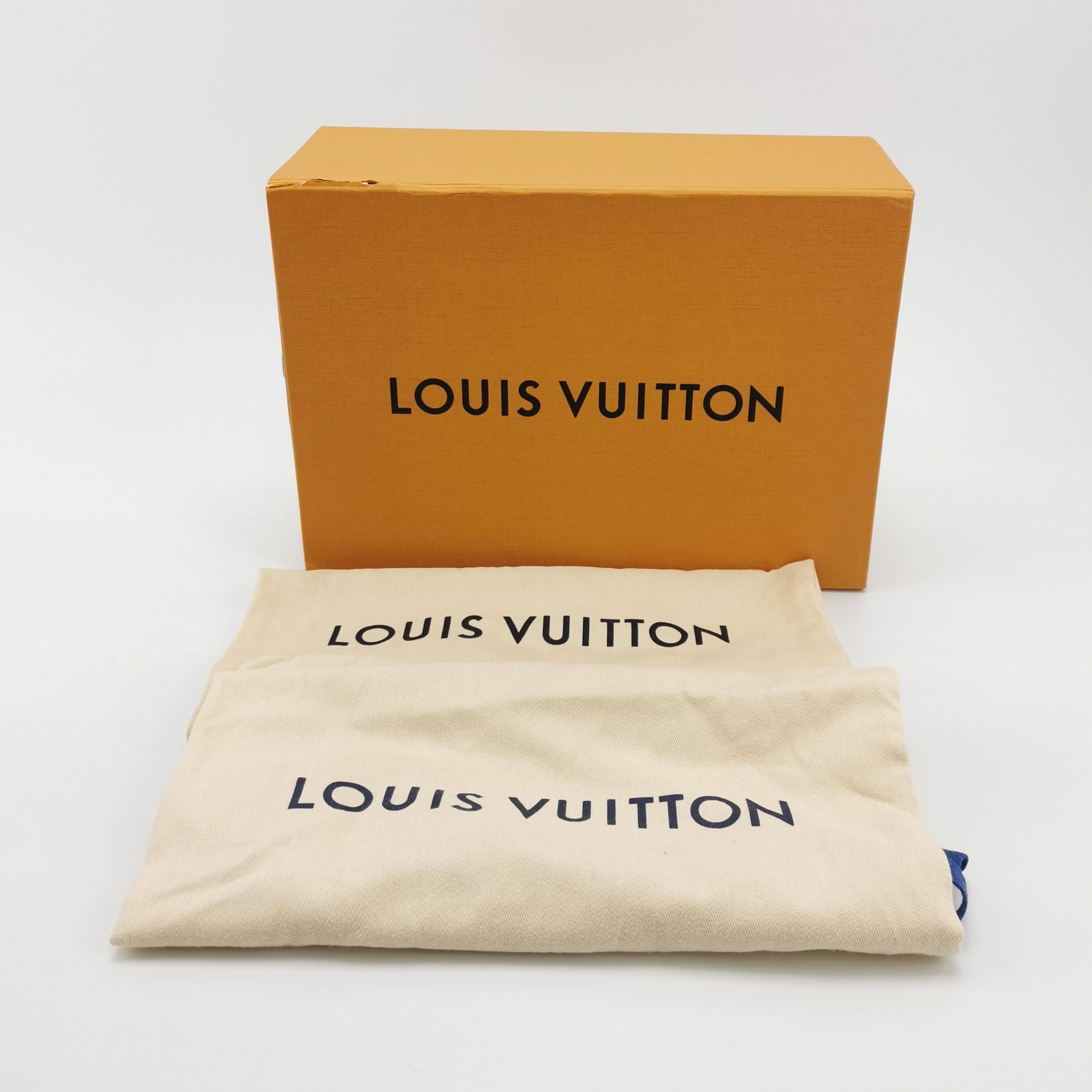 Louis Vuitton Louis Vuitton Oasis Monogram Embossed Slides 41.5 Size US 8 / EU 41 - 6 Thumbnail