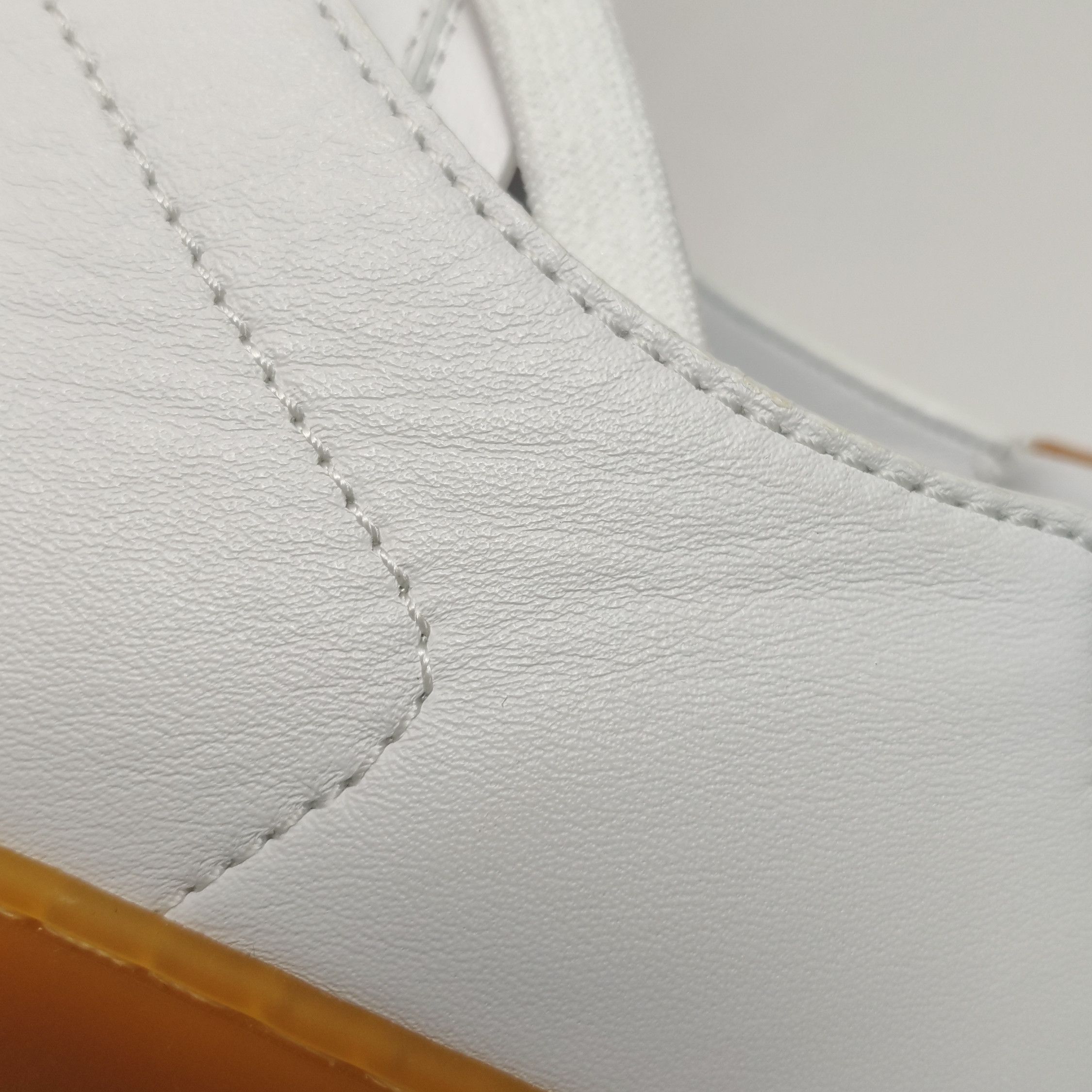 Louis Vuitton Louis Vuitton Logo Resort Leather Sneakers 41 Size US 8 / EU 41 - 11 Thumbnail
