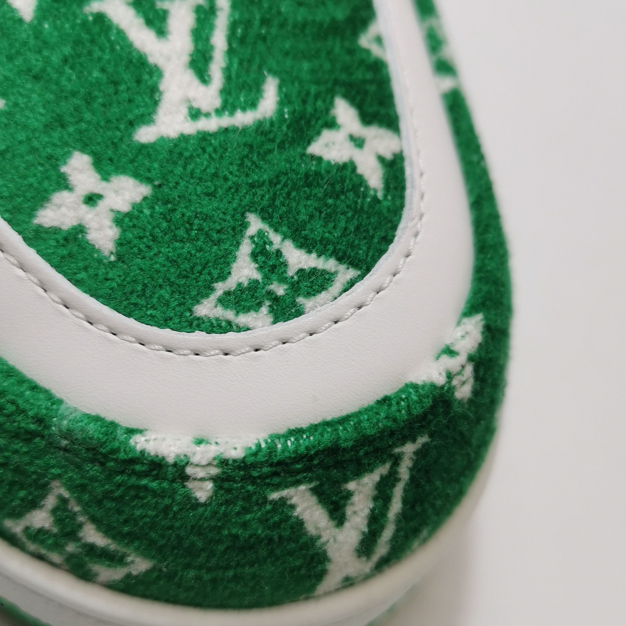 Louis Vuitton Louis Vuitton Green Monogram LV Trainer Size 42.5 Size US 9 / EU 42 - 7 Thumbnail