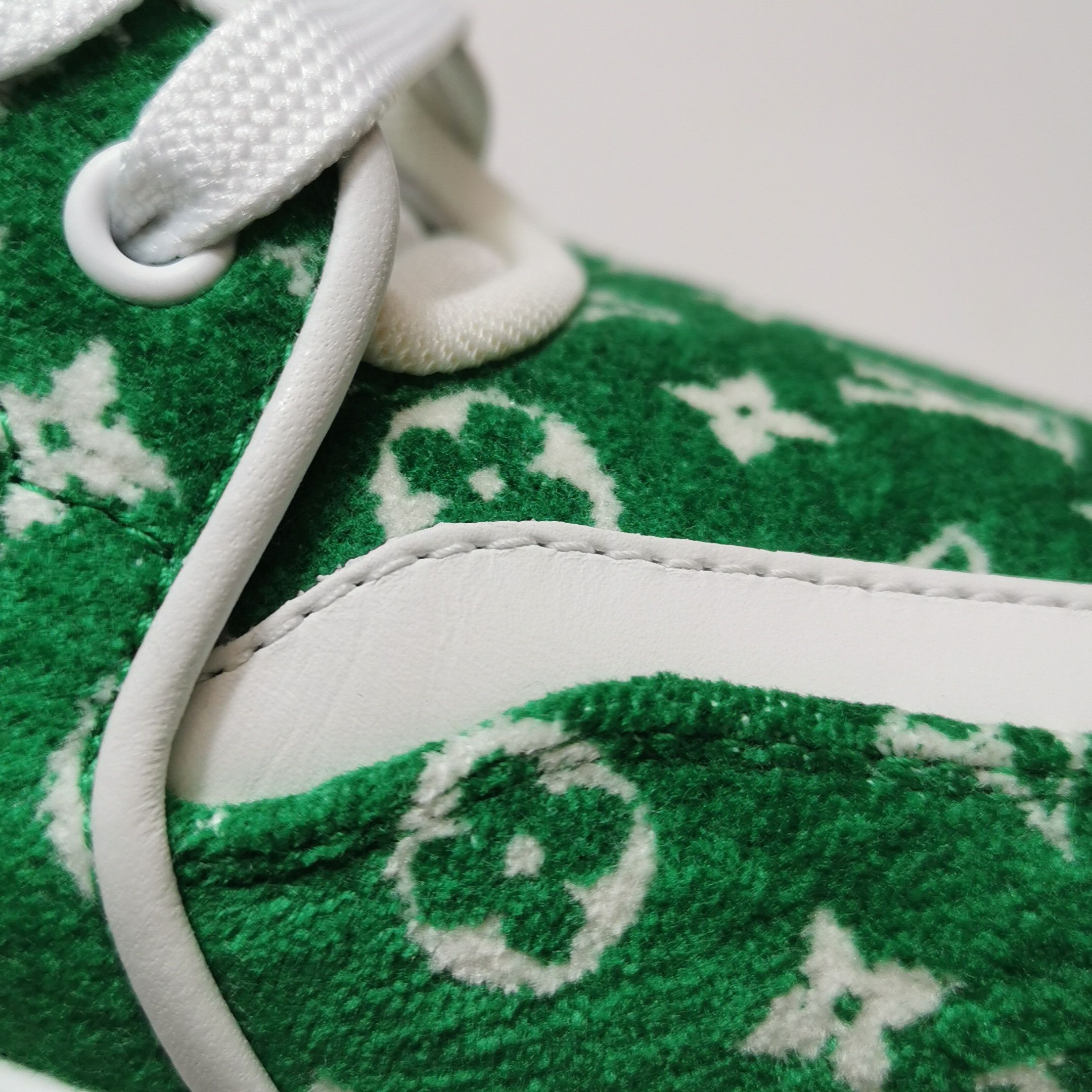 Louis Vuitton Louis Vuitton Green Monogram LV Trainer Size 42.5 Size US 9 / EU 42 - 11 Thumbnail