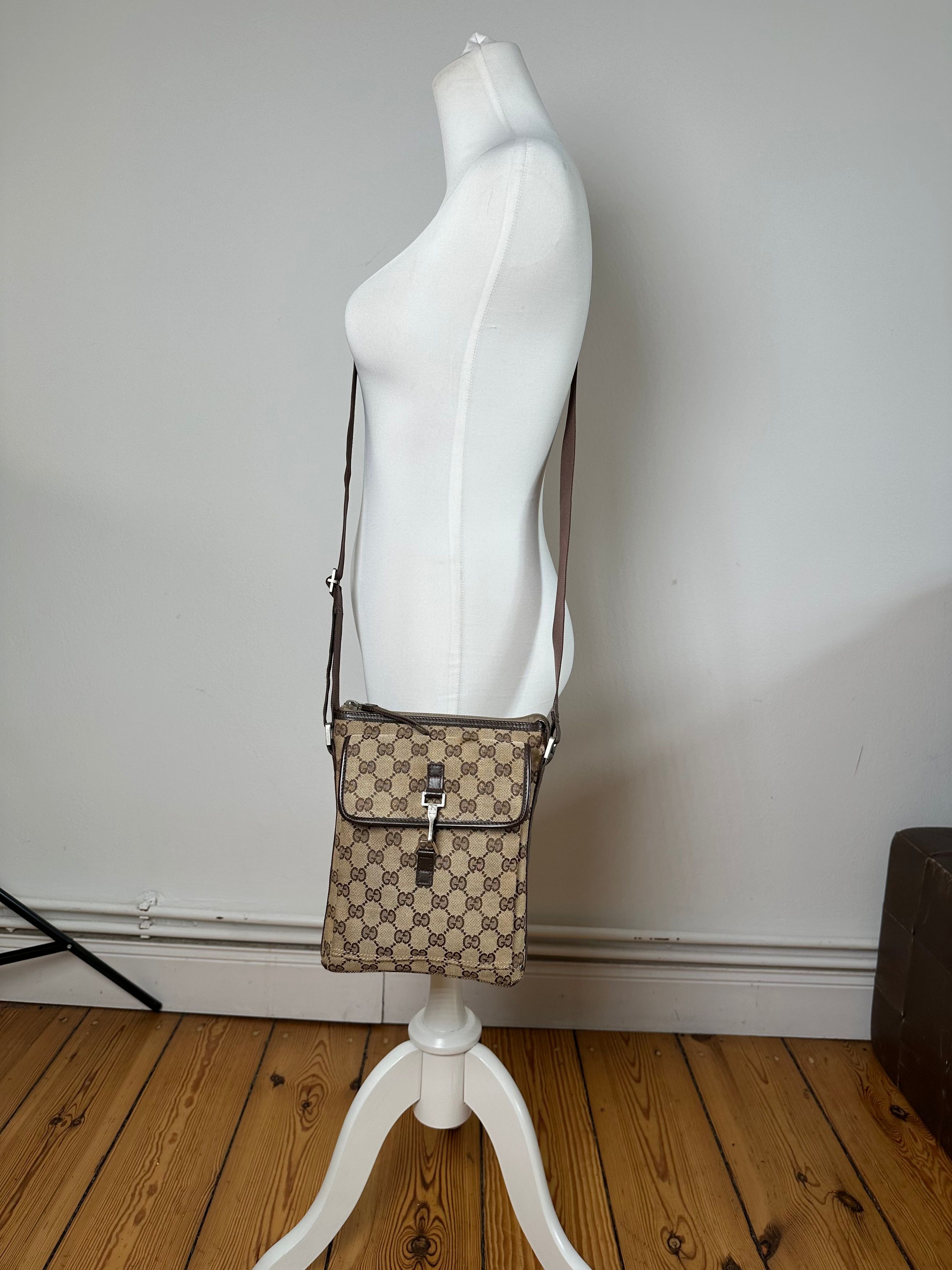 Gucci Vintage GG Monogram Canvas Leather Crossbody Messenger Bag B Size ONE SIZE - 4 Thumbnail
