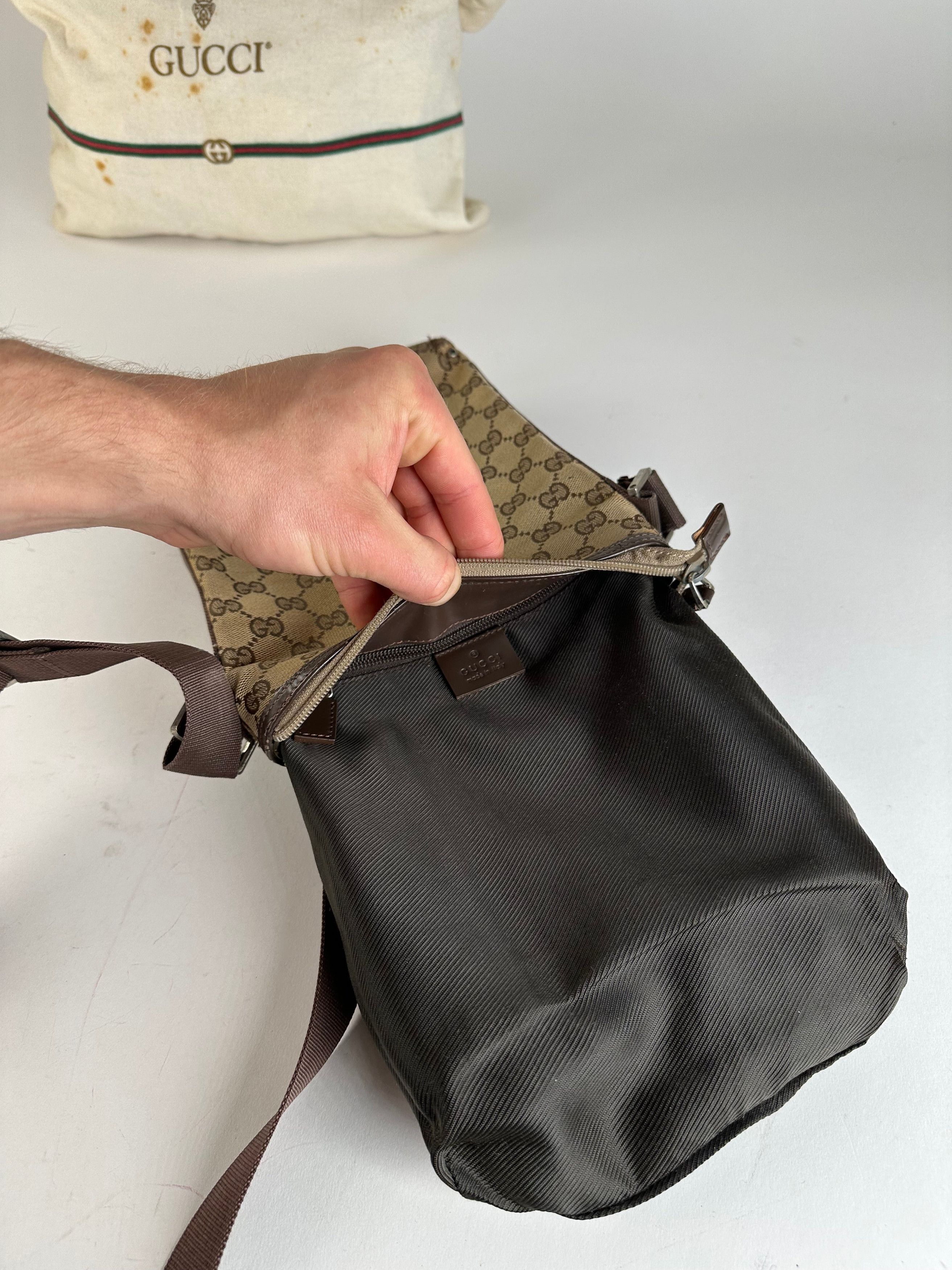 Gucci Vintage GG Monogram Canvas Leather Crossbody Messenger Bag B Size ONE SIZE - 3 Thumbnail