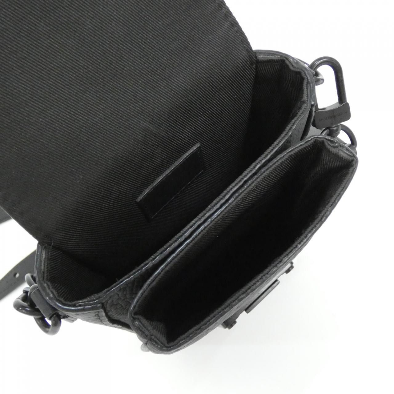 Louis Vuitton Louis Vuitton Louis Vuitton S Lock Vertical Wearable Wallet Monogram Taurillon Shoulder Bag Leather Shoulder Bag M81524 DUTY FREE for USA Size ONE SIZE - 8 Thumbnail