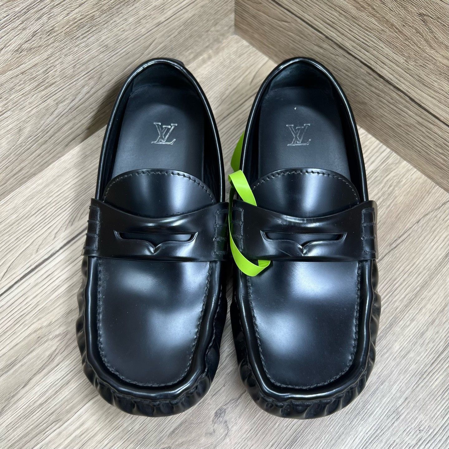 Louis Vuitton Louis Vuitton Black Lowtop Sneakers 8 Men Size US 8 / EU 41 - 2 Thumbnail