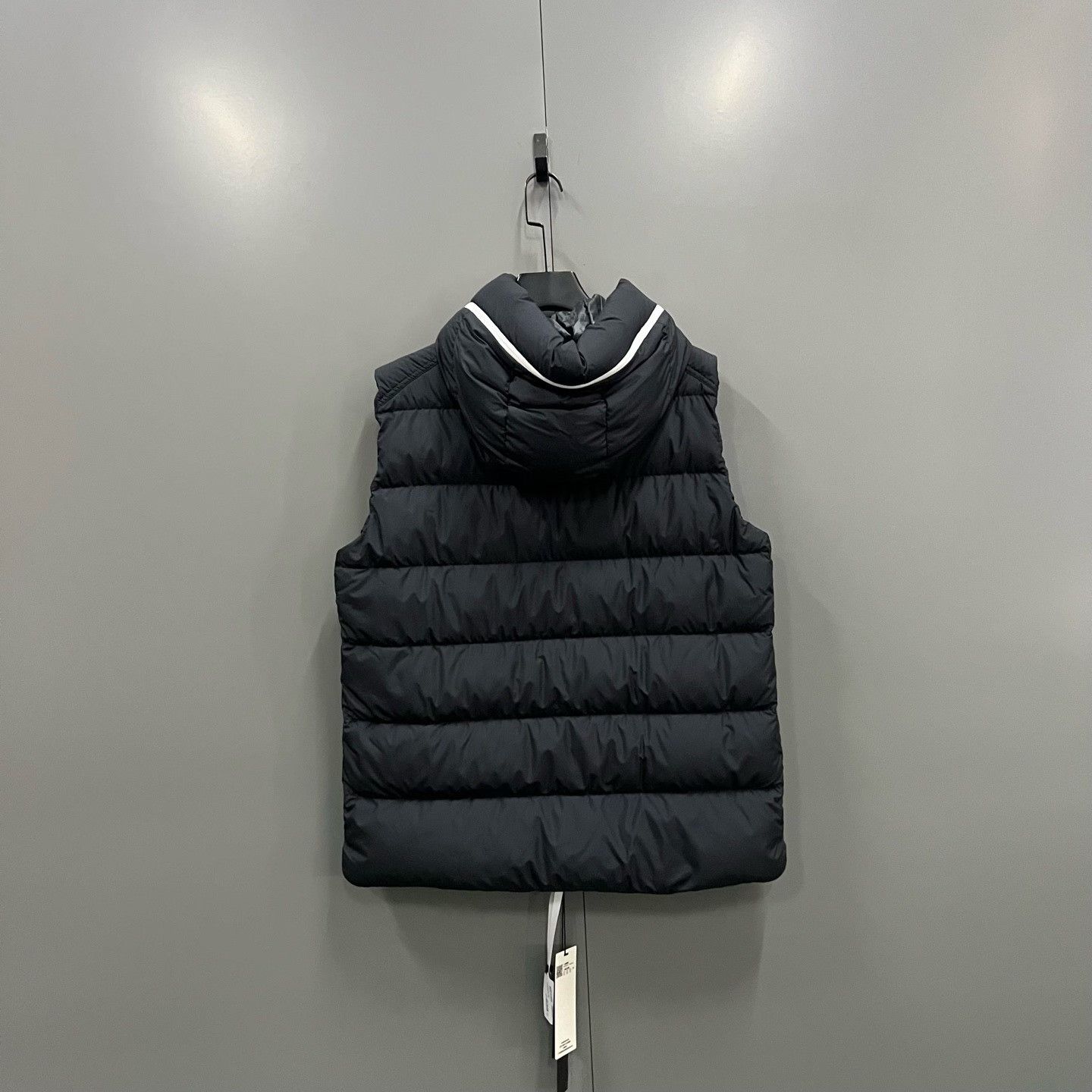 Moncler Moncler Down Vest xxs Men Size US XXS / EU 40 - 2 Thumbnail
