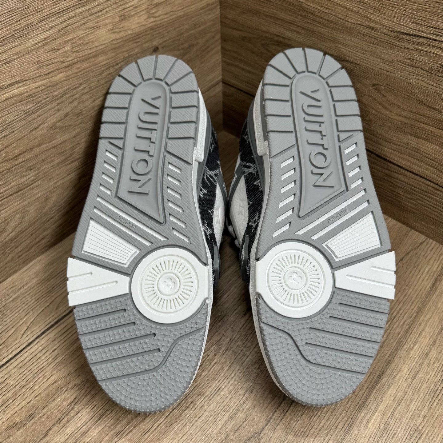 Louis Vuitton Louis Vuitton Training Denim White Lowtop Sneakers 7 Men Size US 7 / EU 40 - 6 Thumbnail