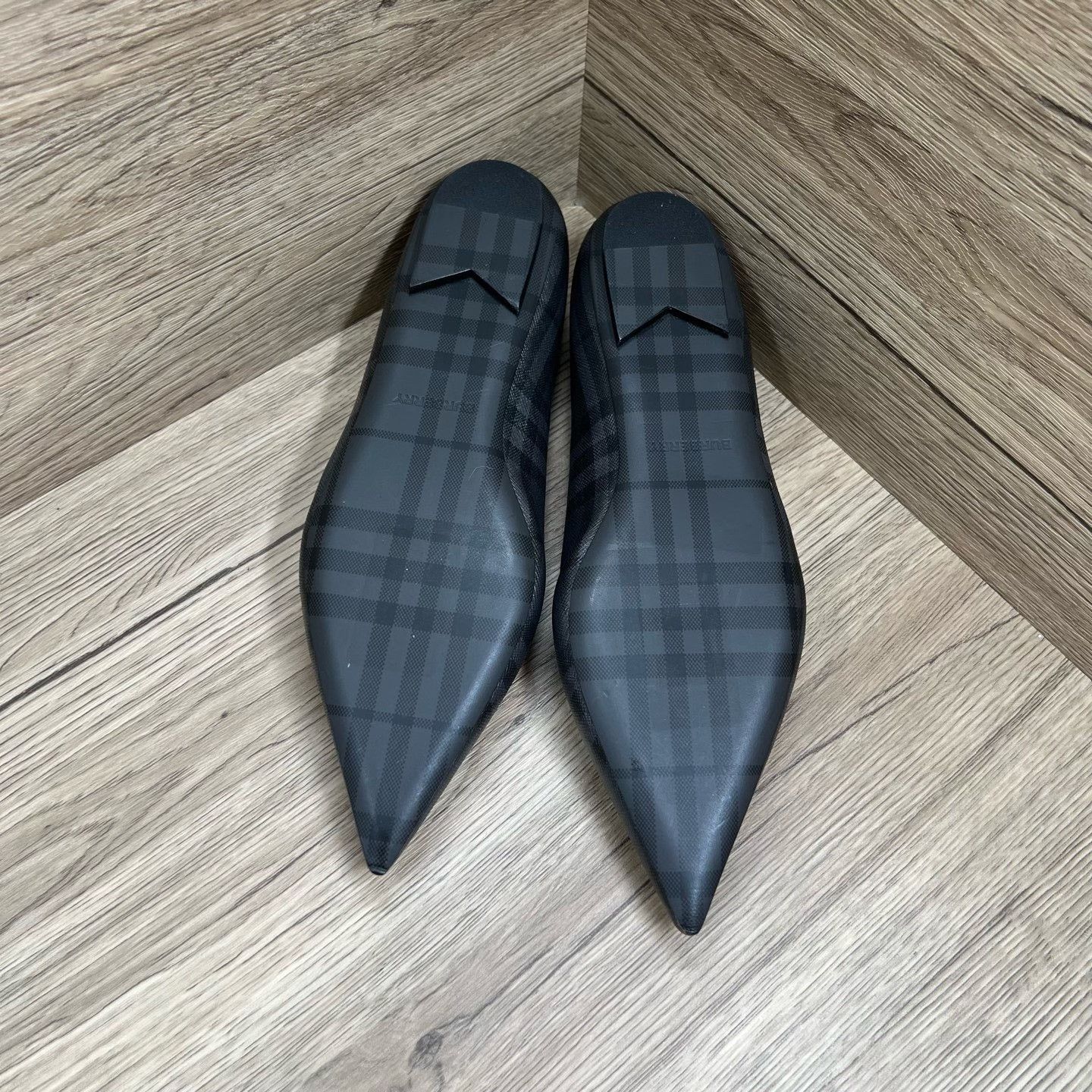 Burberry Burberry Plaid Black Lowtop Sneakers us_8-5 Women Size US 8.5 / IT 38.5 - 6 Thumbnail